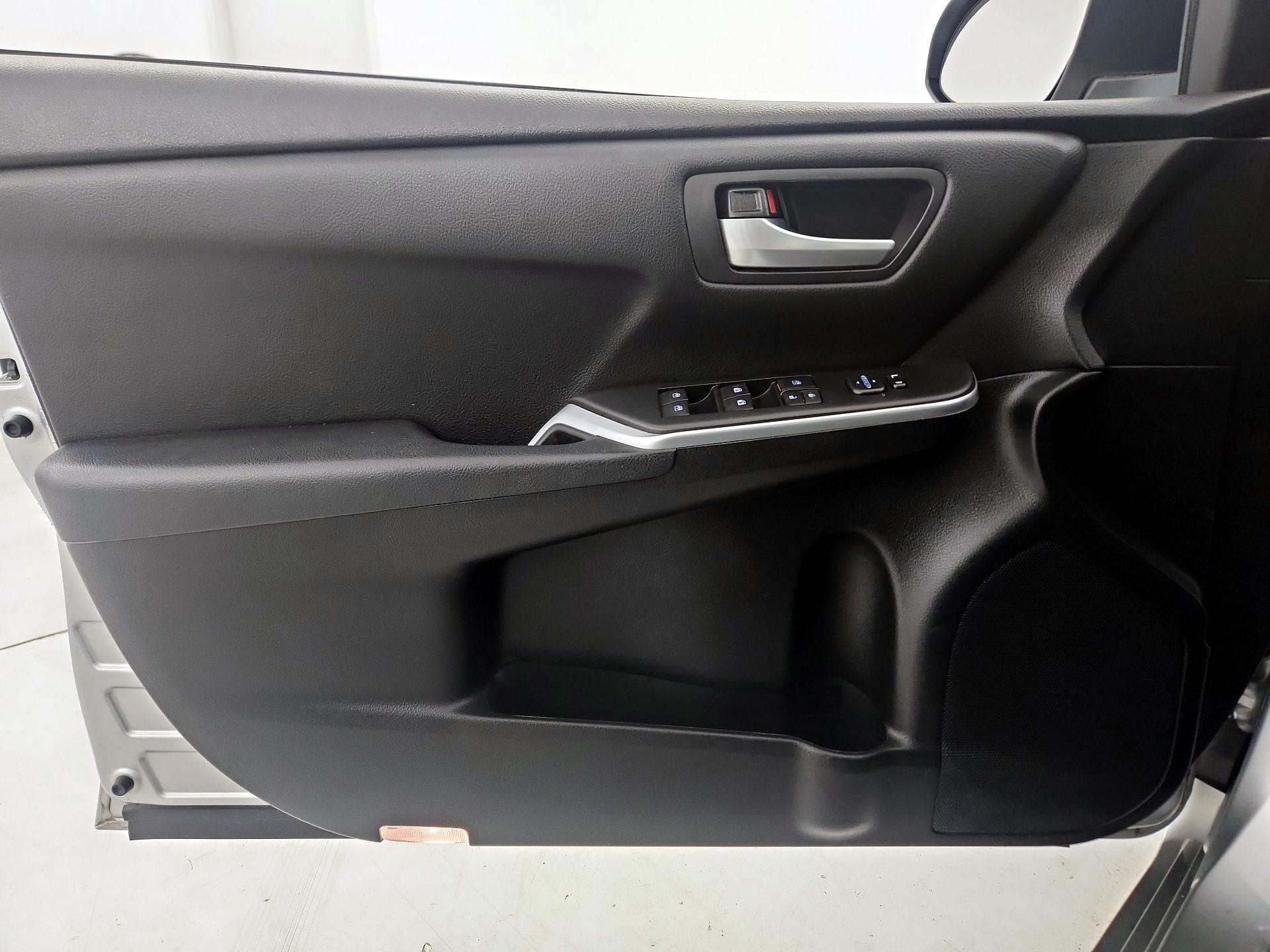 Thumbnail: 2015 Toyota Camry - 12