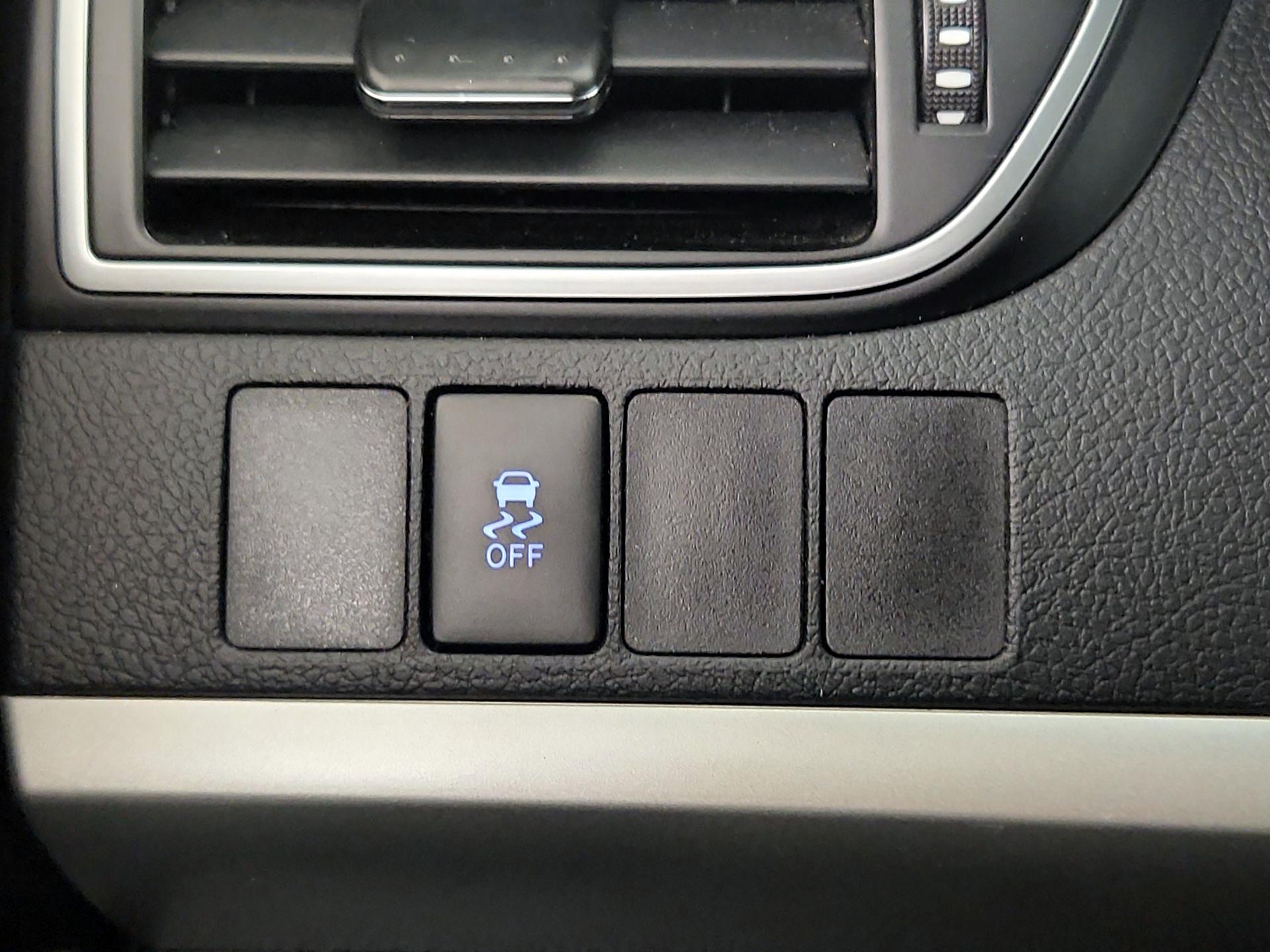 Thumbnail: 2015 Toyota Camry - 13