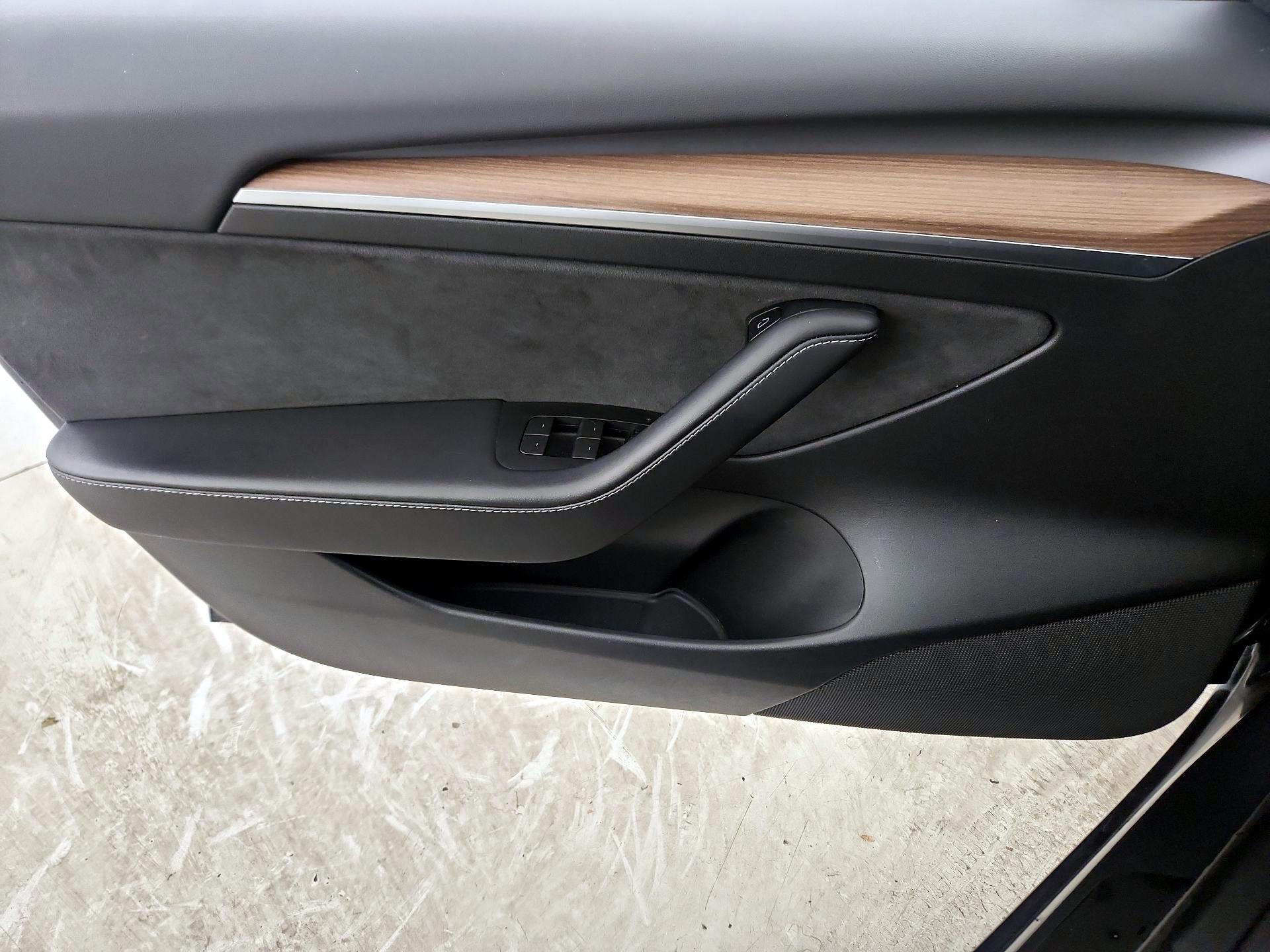 Thumbnail: 2023 Tesla Model 3 - 12