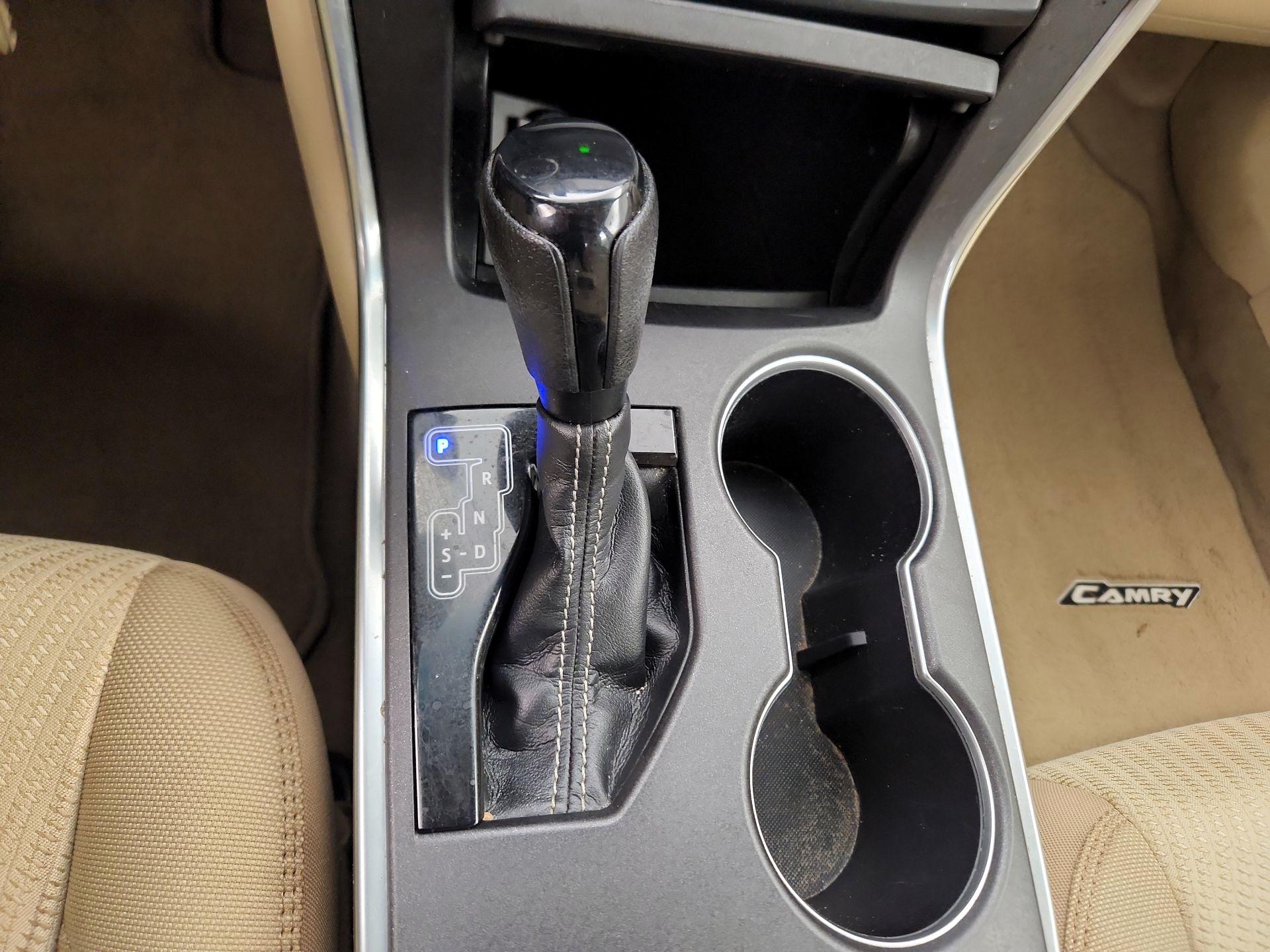 Thumbnail: 2016 Toyota Camry - 17