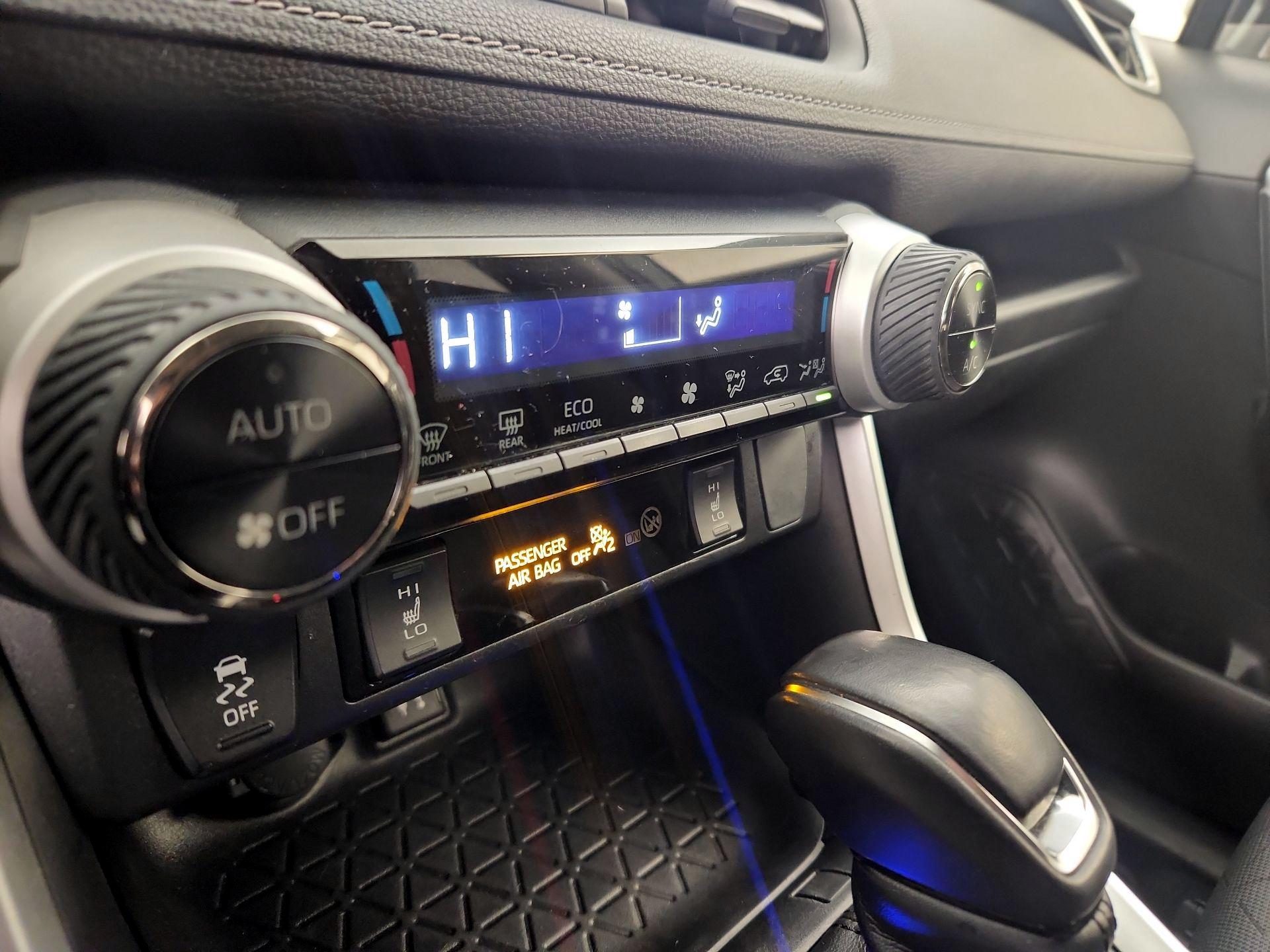 Thumbnail: 2019 Toyota RAV4 - 16