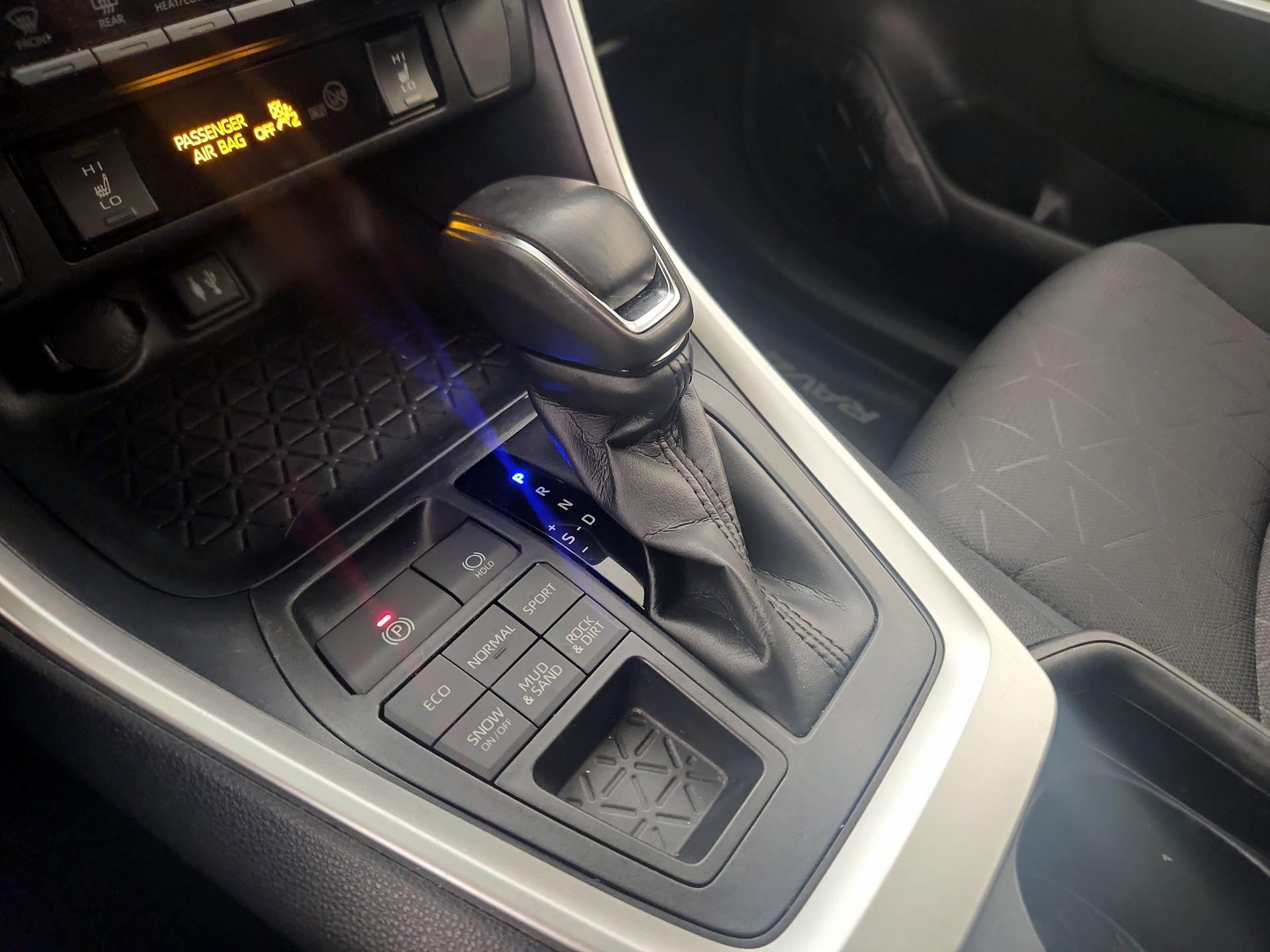 Thumbnail: 2019 Toyota RAV4 - 17