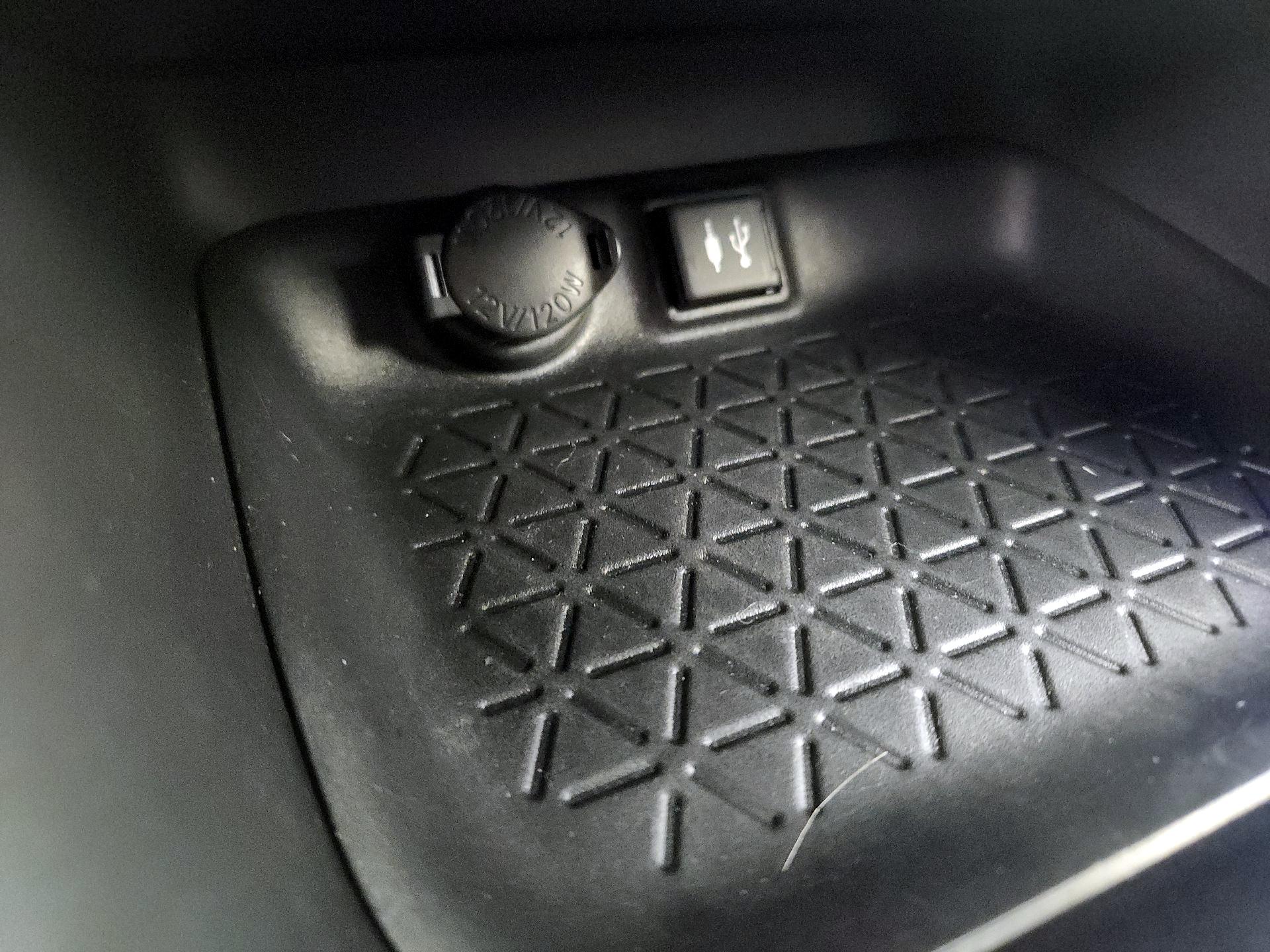 Thumbnail: 2019 Toyota RAV4 - 18