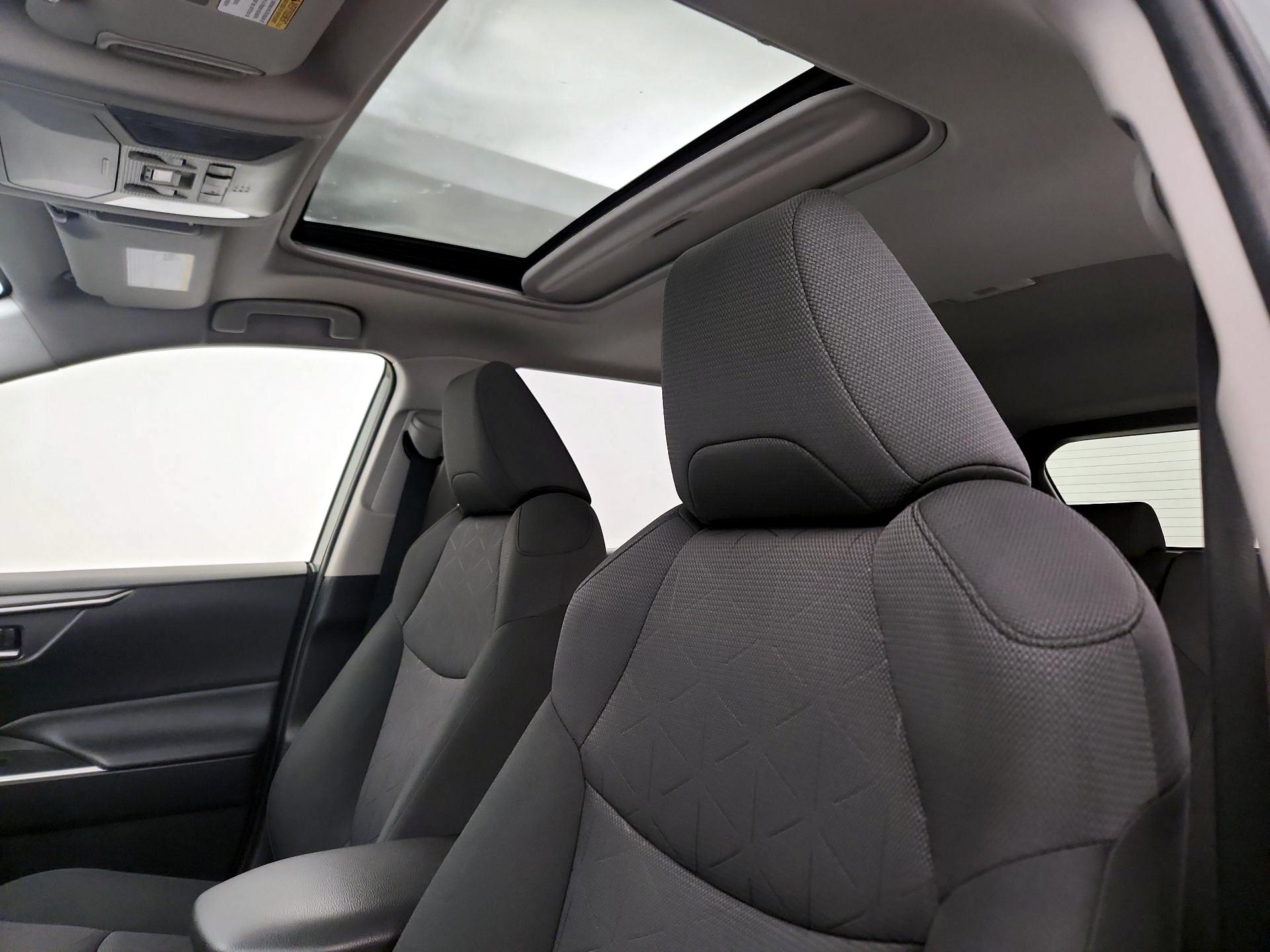 Thumbnail: 2019 Toyota RAV4 - 19