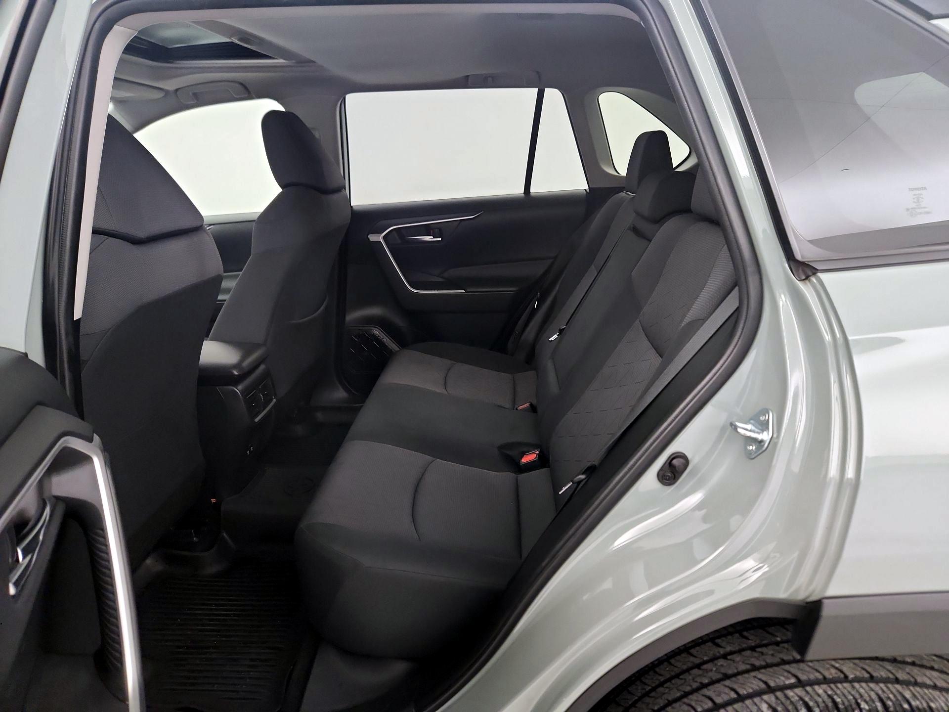 Thumbnail: 2019 Toyota RAV4 - 20