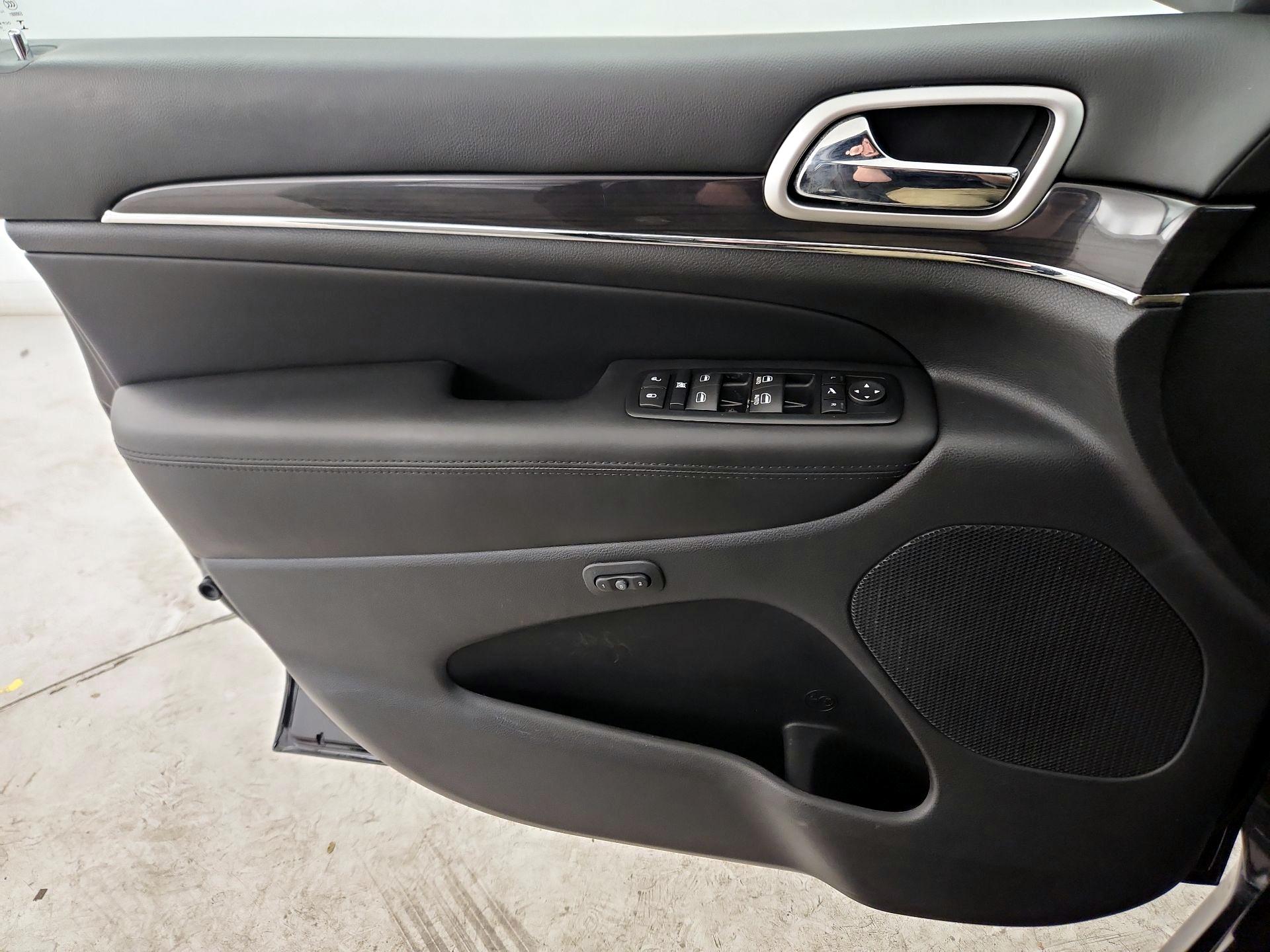 Thumbnail: 2016 Jeep Grand Cherokee - 12