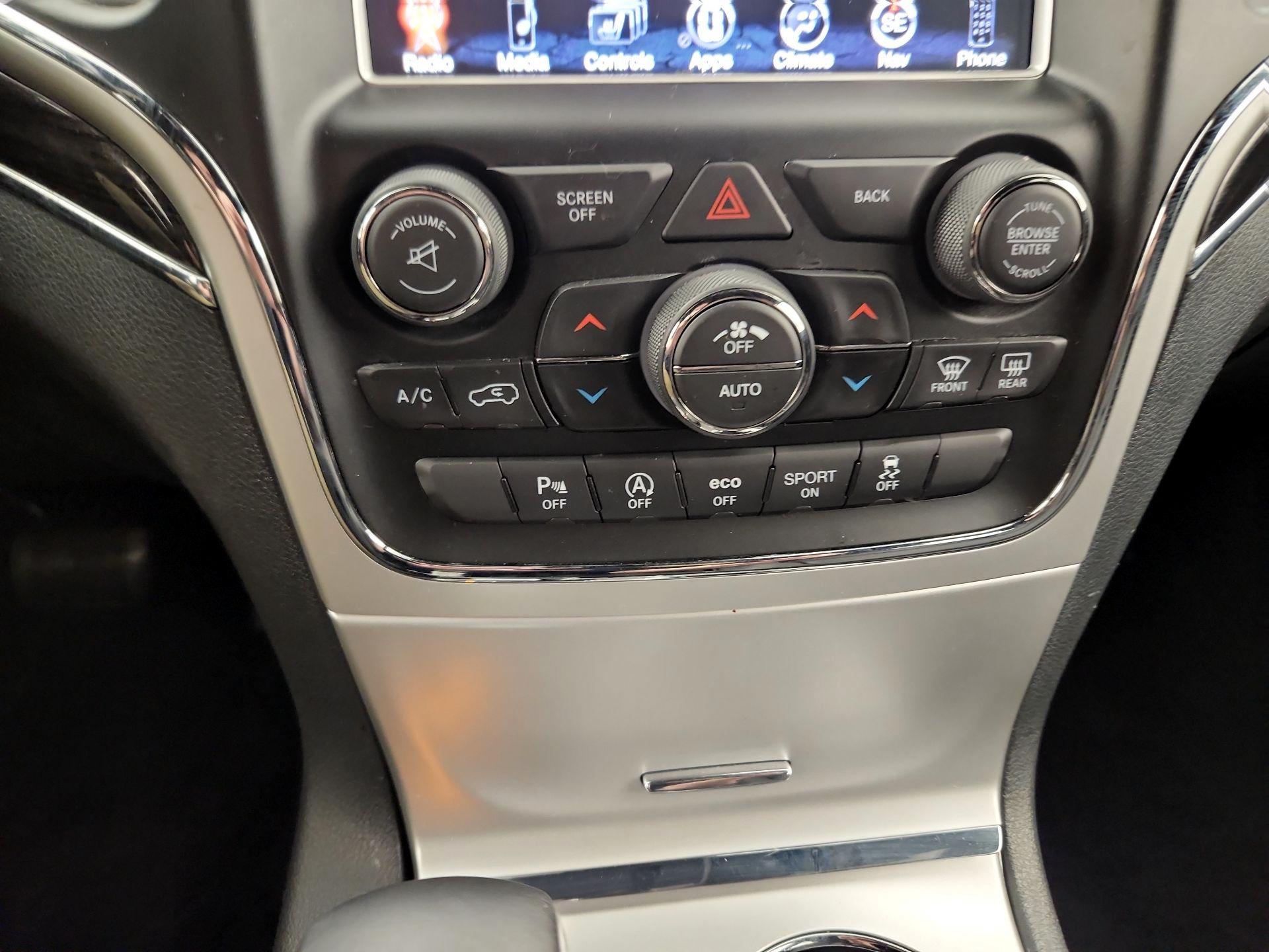 Thumbnail: 2016 Jeep Grand Cherokee - 17