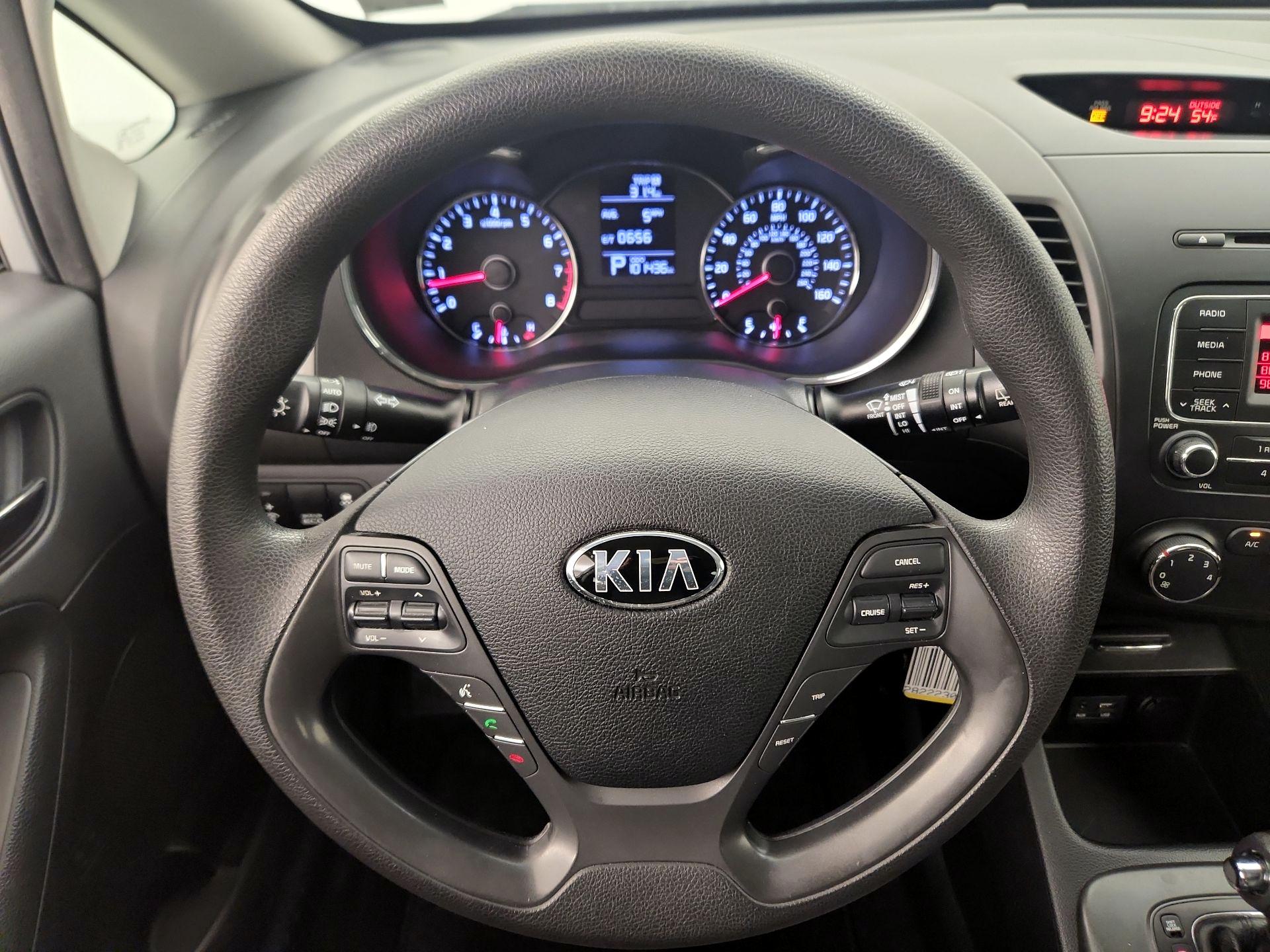 Thumbnail: 2016 Kia Forte - 10