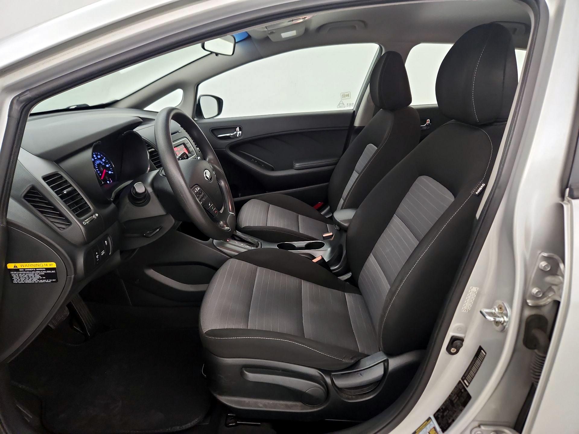 Thumbnail: 2016 Kia Forte - 11