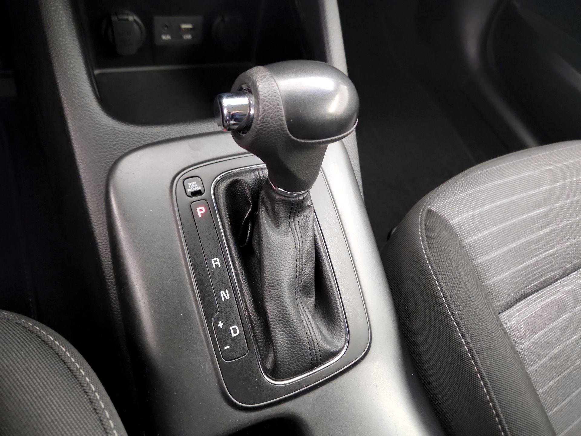 Thumbnail: 2016 Kia Forte - 16