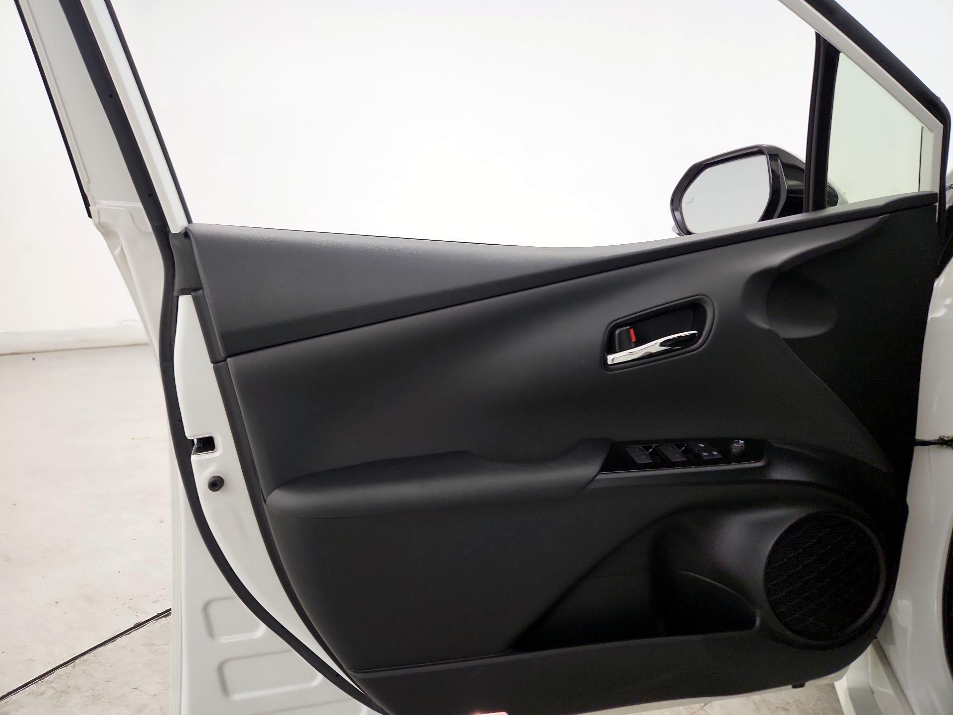 Thumbnail: 2019 Toyota Prius - 12