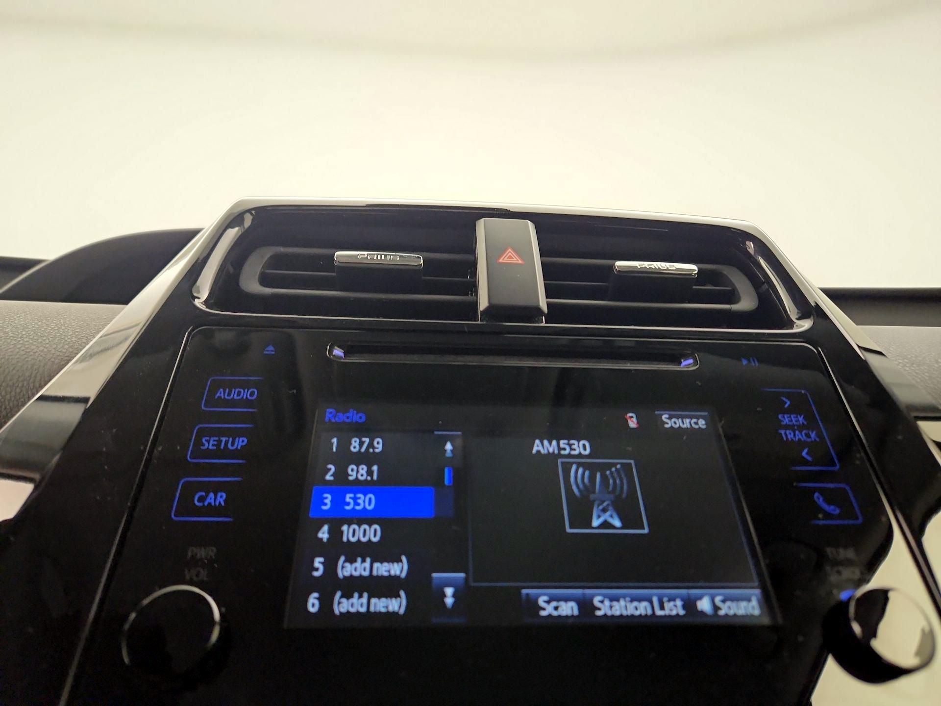 Thumbnail: 2019 Toyota Prius - 15