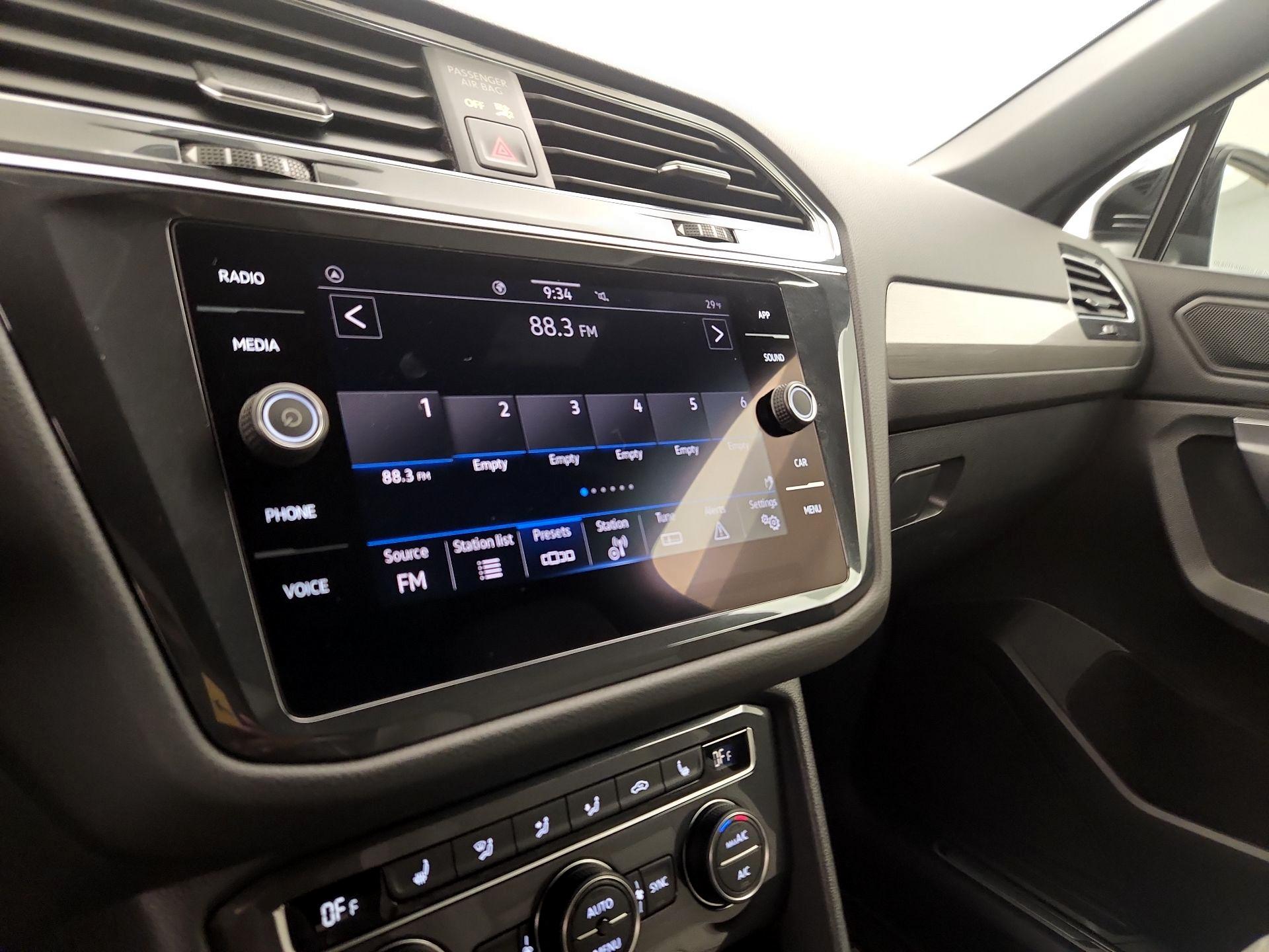 Thumbnail: 2021 Volkswagen Tiguan - 15