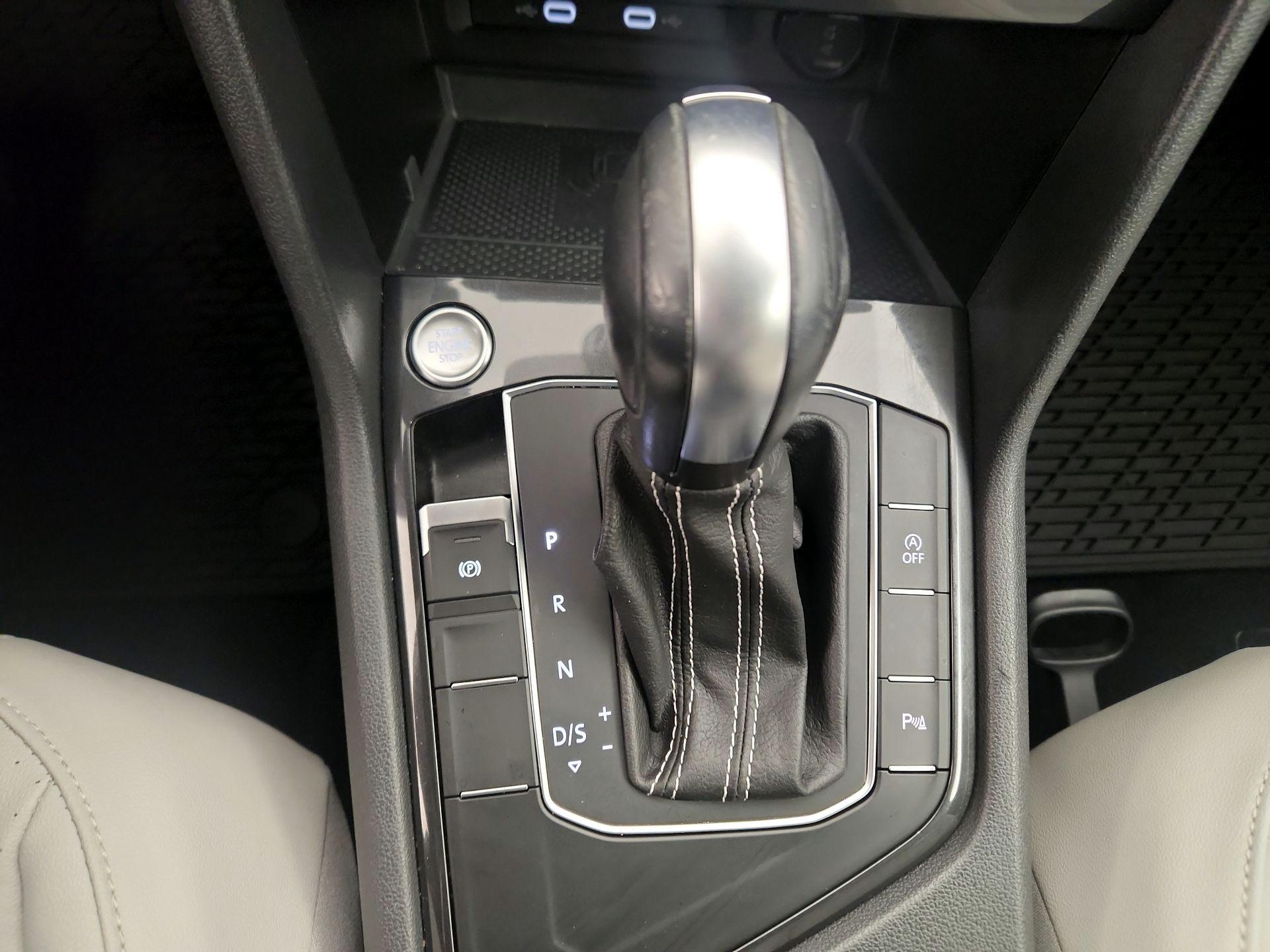 Thumbnail: 2021 Volkswagen Tiguan - 17