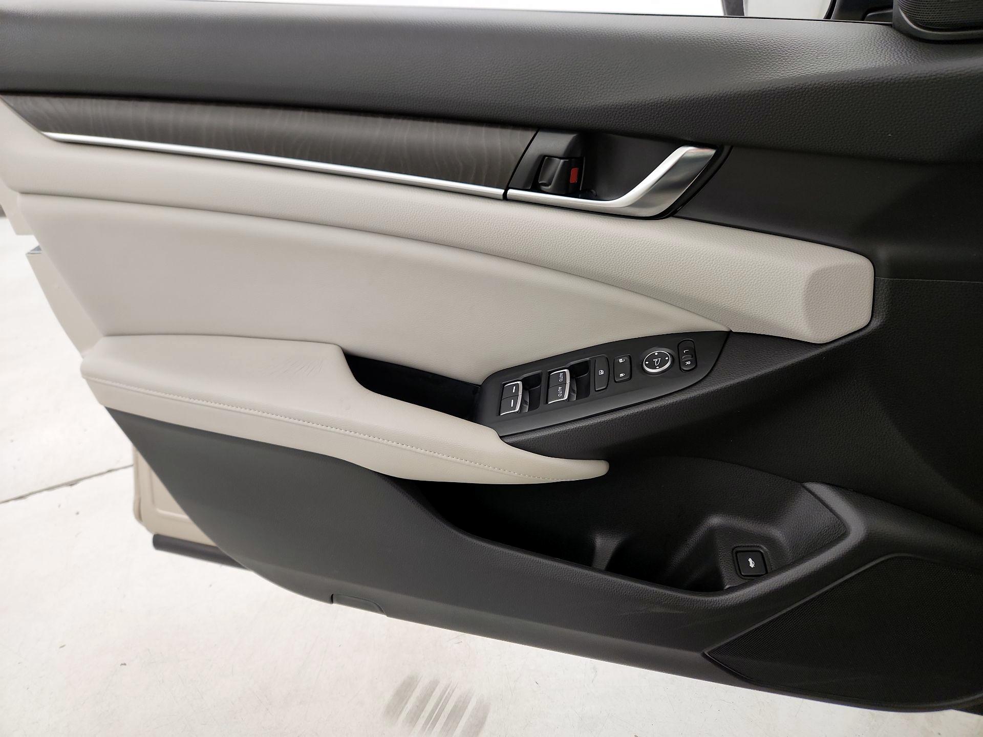 Thumbnail: 2018 Honda Accord - 12