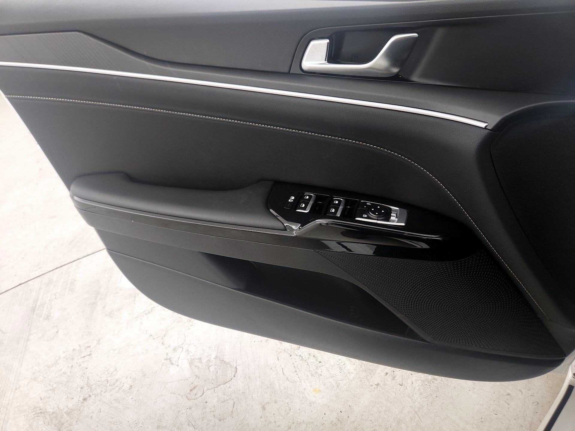 Thumbnail: 2025 Kia K5 - 12