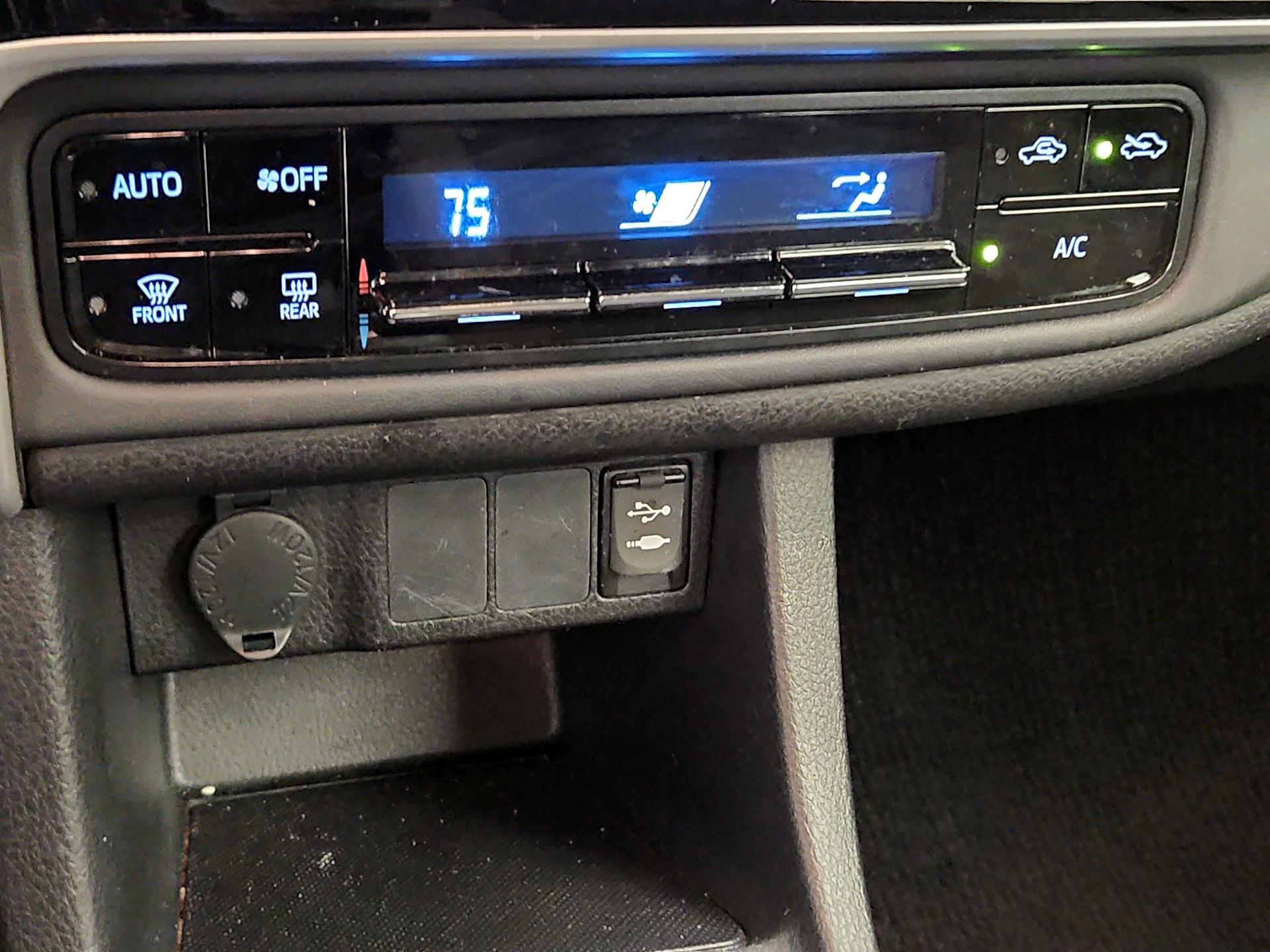 Thumbnail: 2017 Toyota Corolla - 16