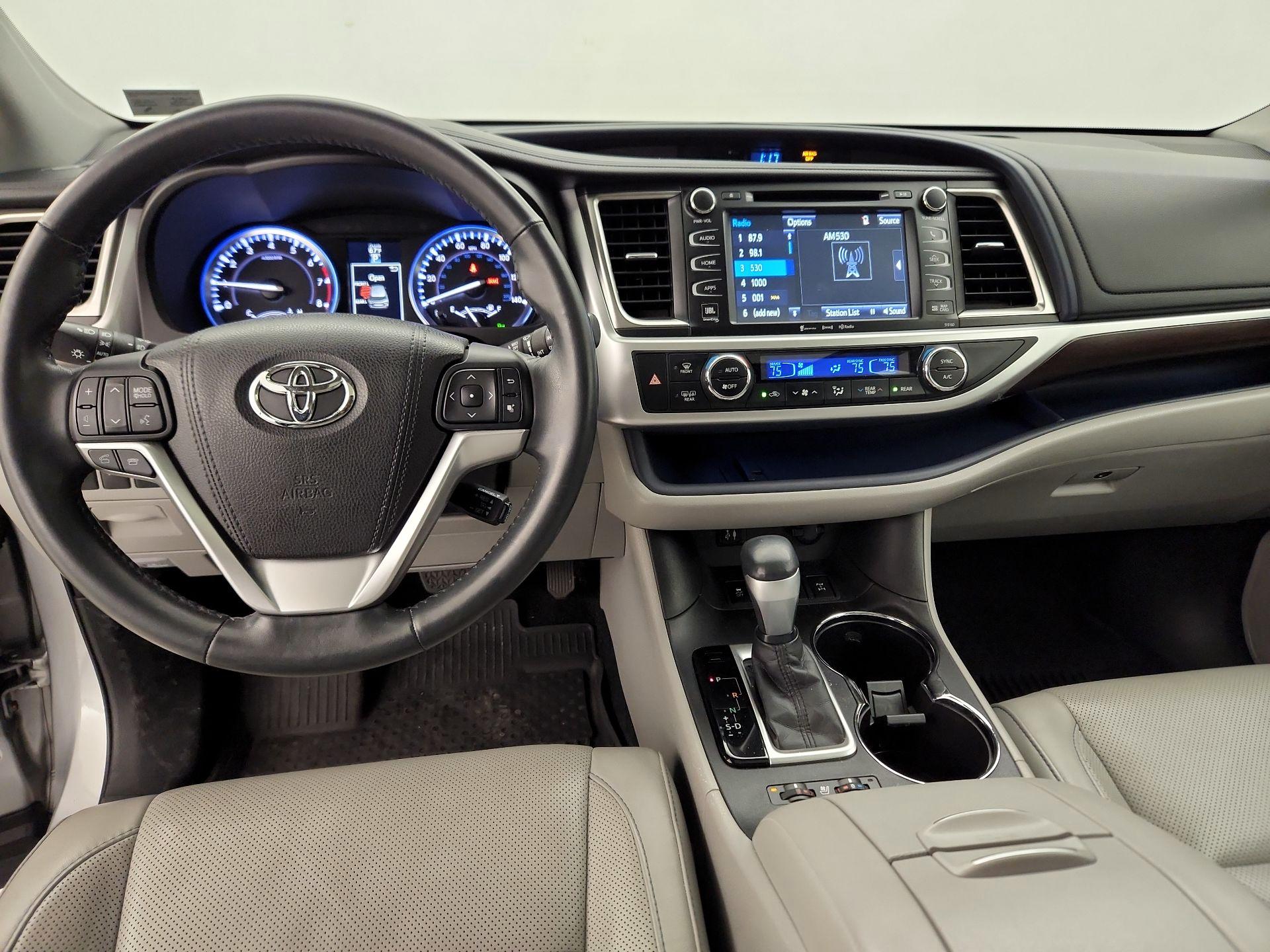 Thumbnail: 2016 Toyota Highlander - 9