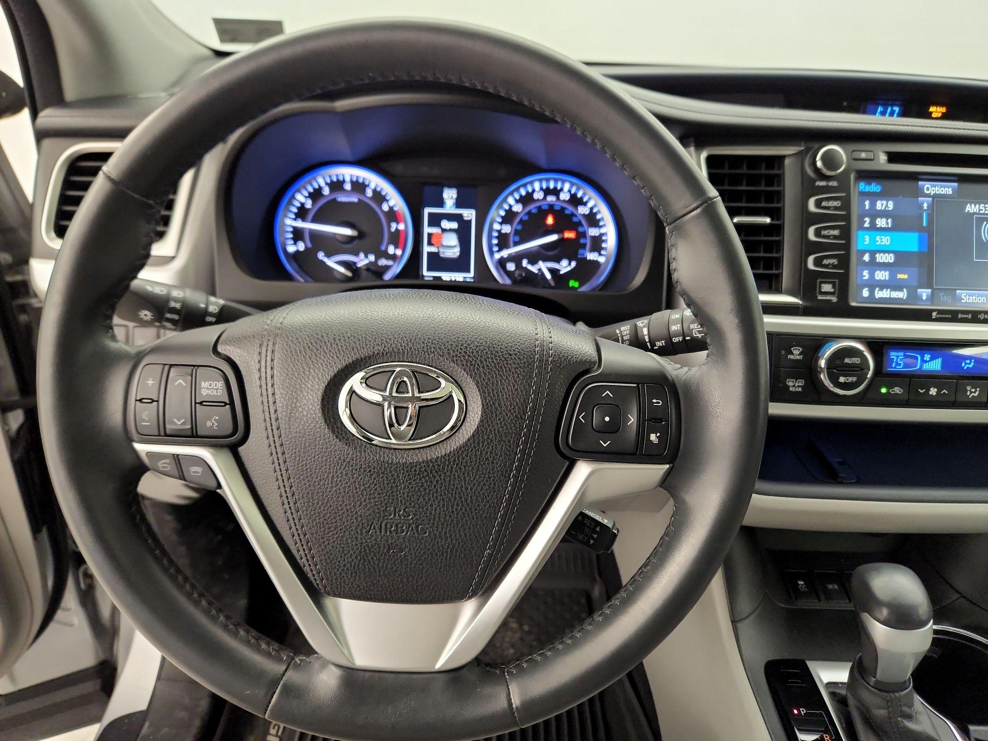 Thumbnail: 2016 Toyota Highlander - 10