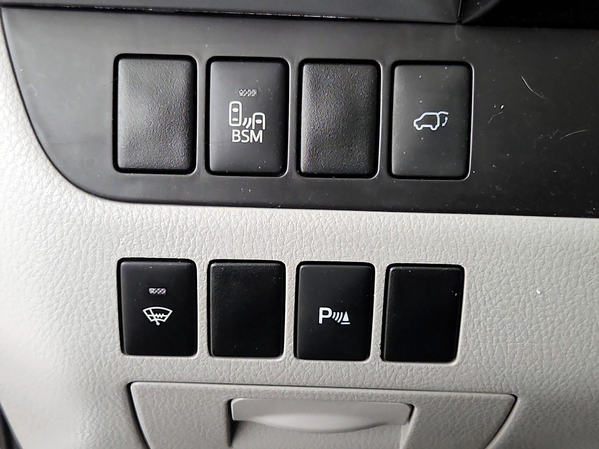 Thumbnail: 2016 Toyota Highlander - 13