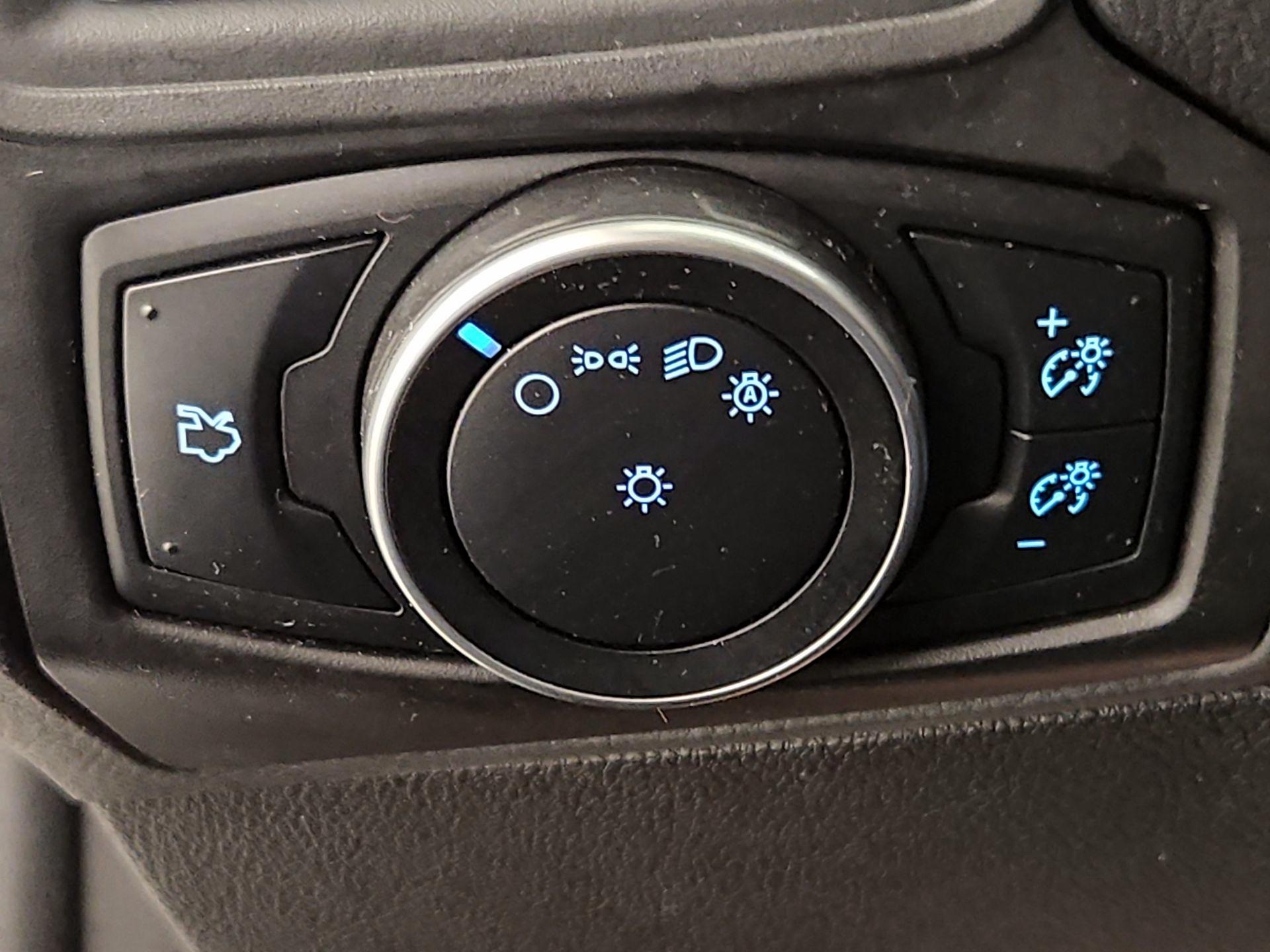 Thumbnail: 2016 Ford Focus - 14