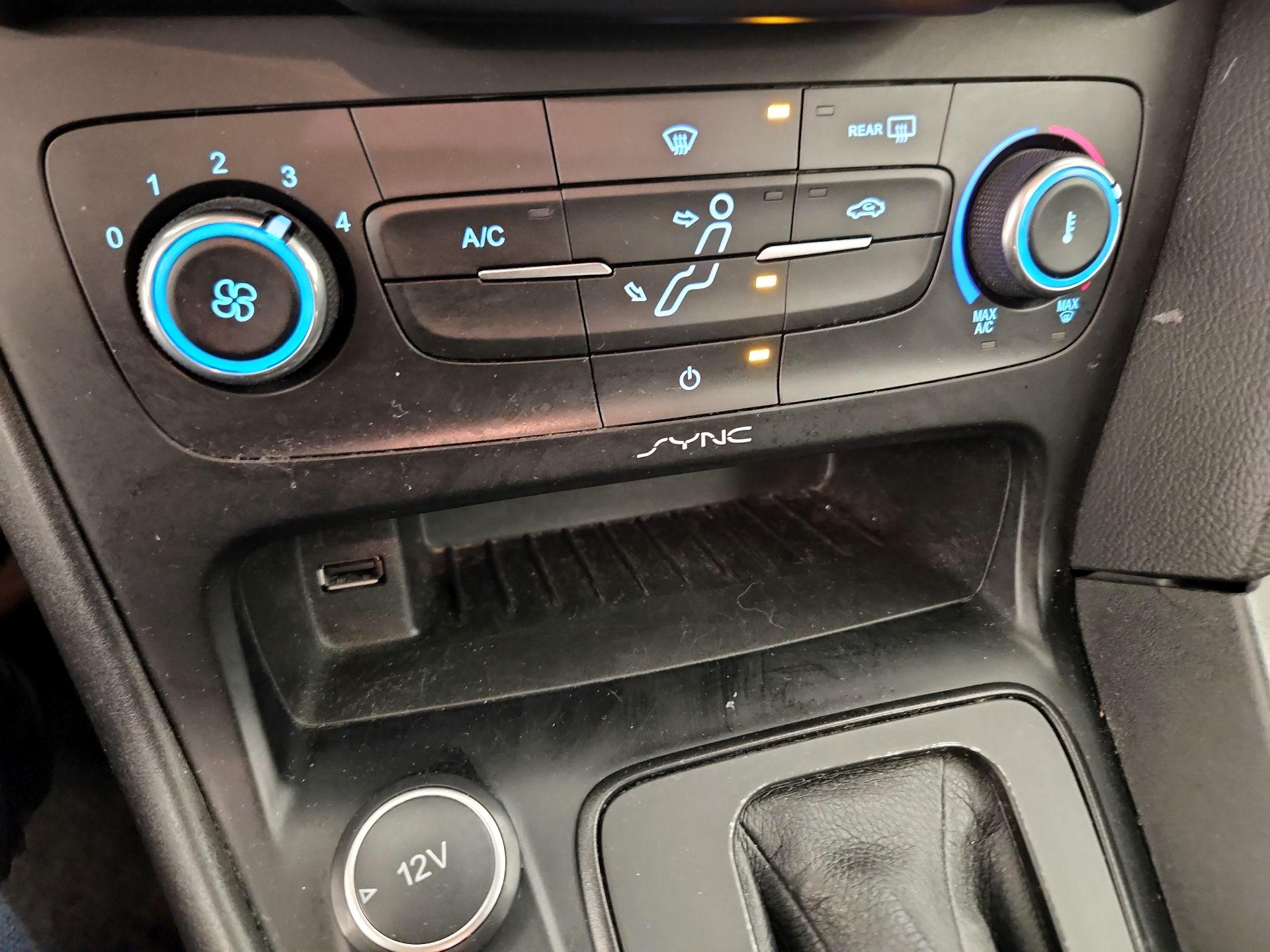 Thumbnail: 2016 Ford Focus - 17