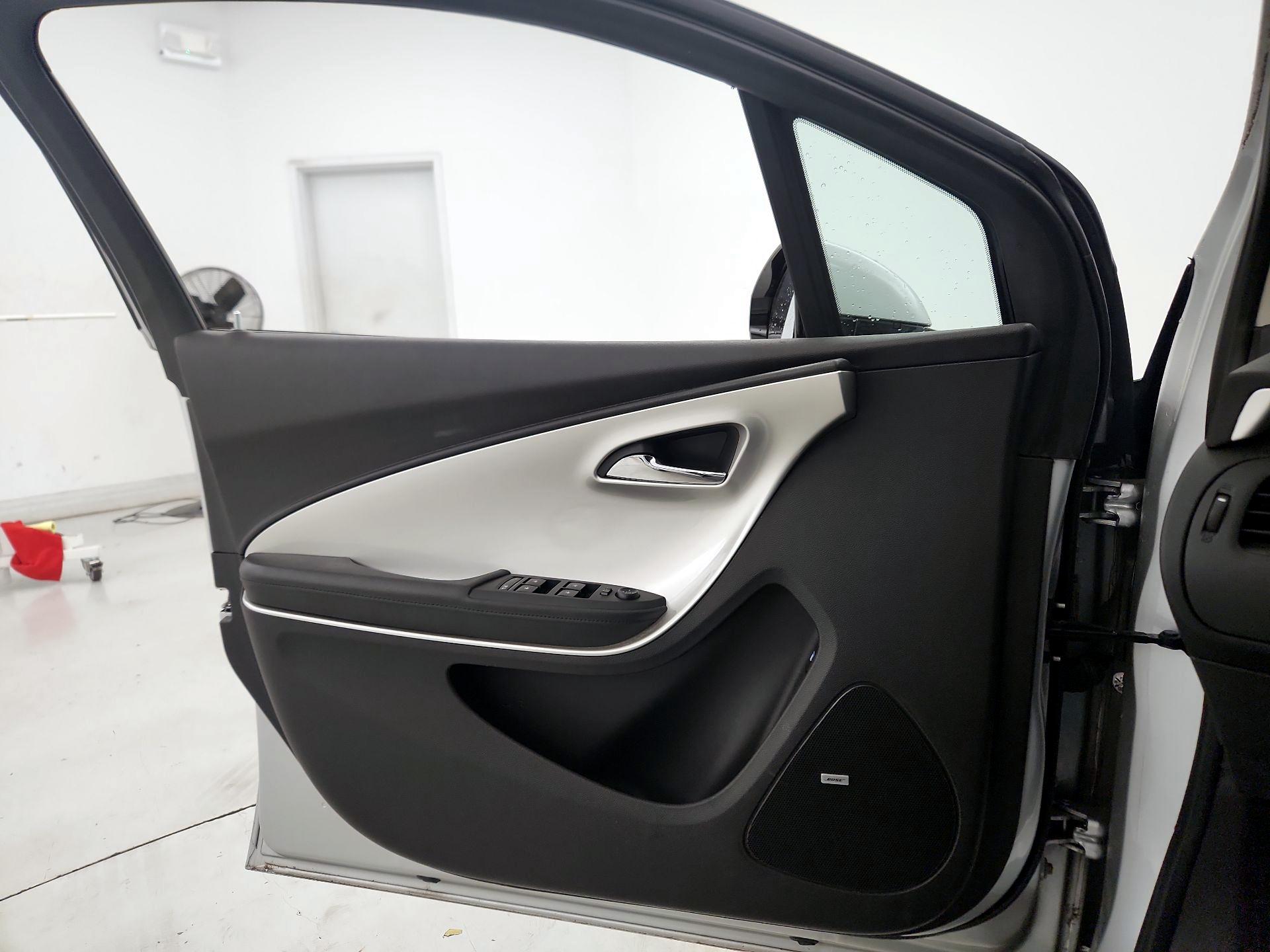 Thumbnail: 2015 Chevrolet Volt - 12