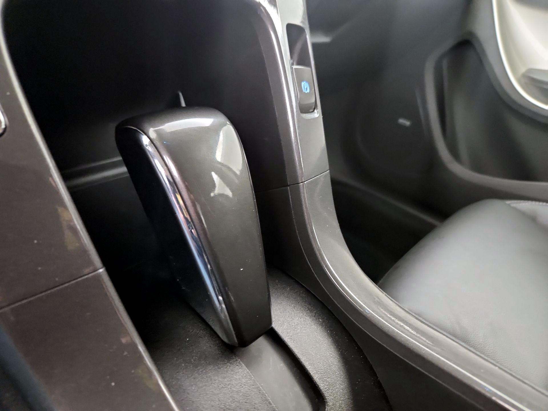 Thumbnail: 2015 Chevrolet Volt - 18