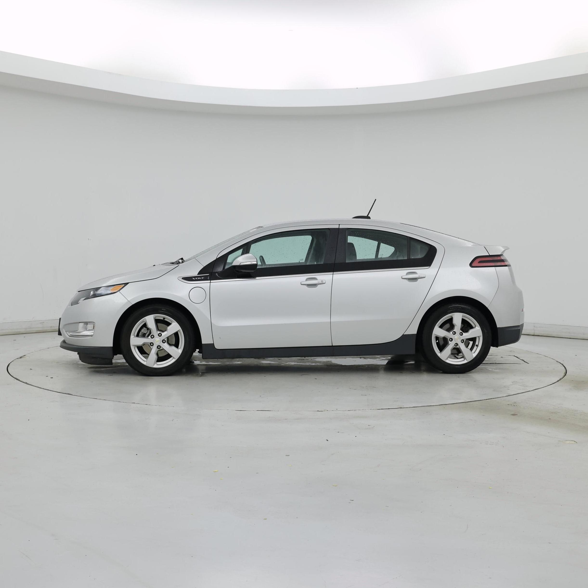 Thumbnail: 2015 Chevrolet Volt - 3