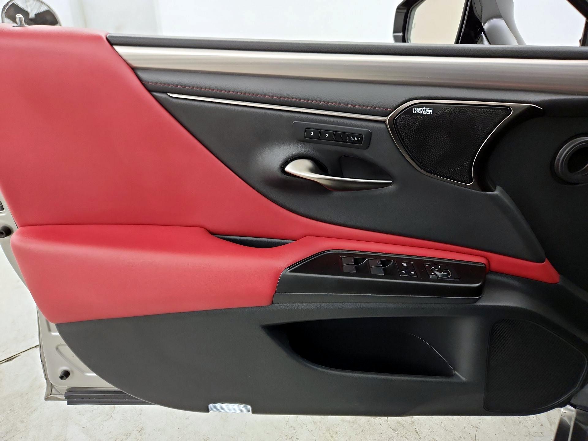 Thumbnail: 2019 Lexus ES - 12