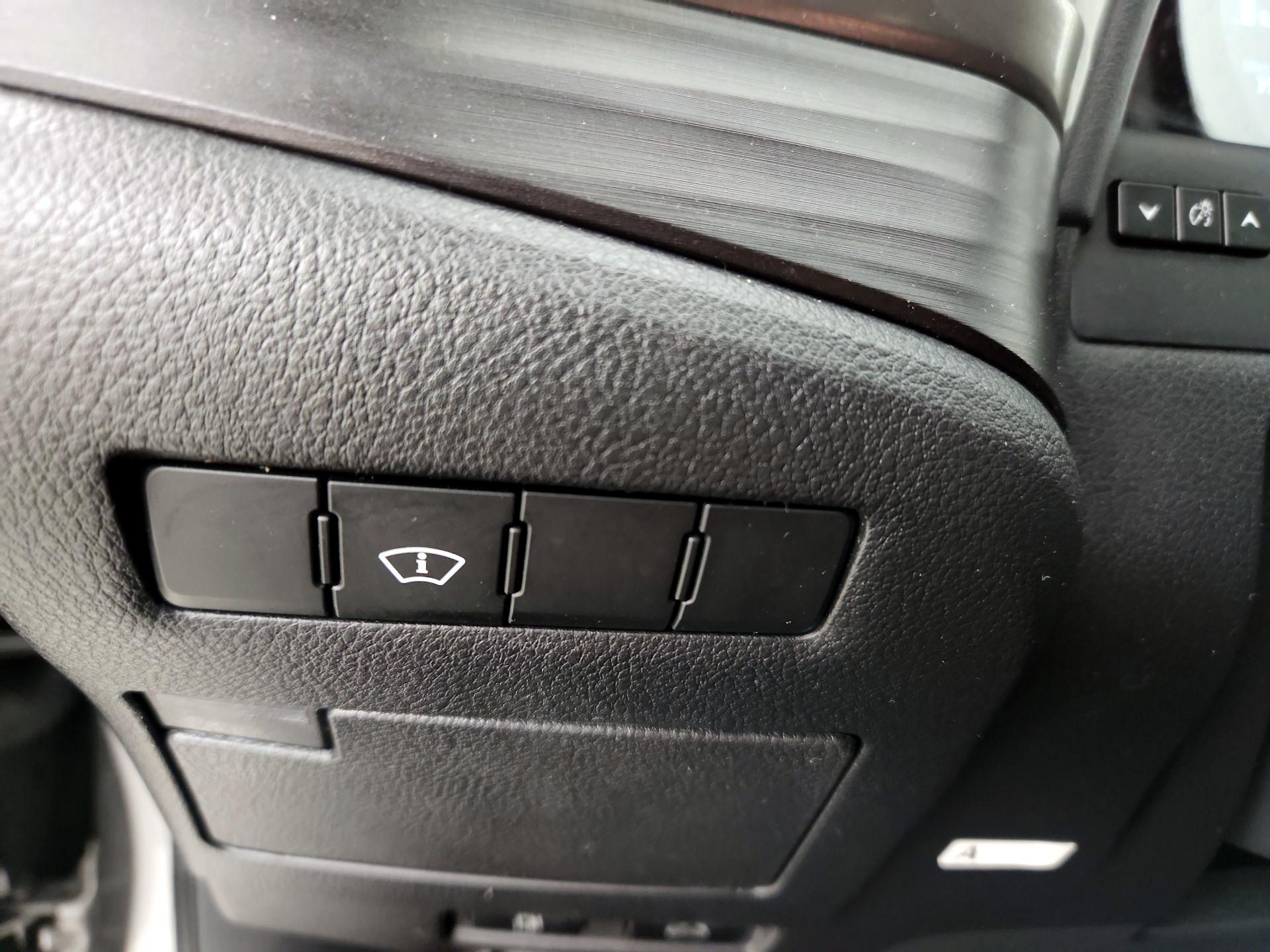 Thumbnail: 2019 Lexus ES - 13