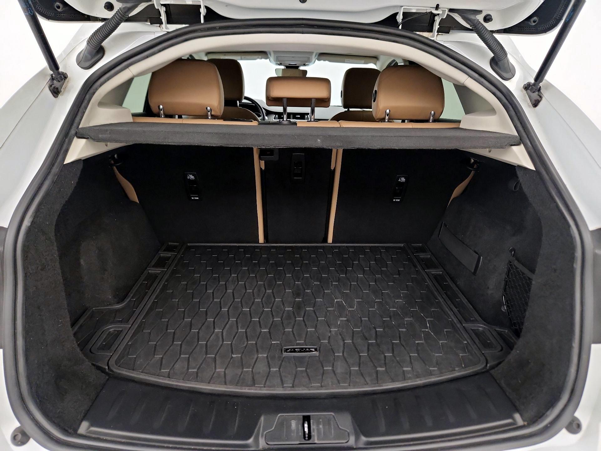 Thumbnail: 2022 Jaguar E-Pace - 20