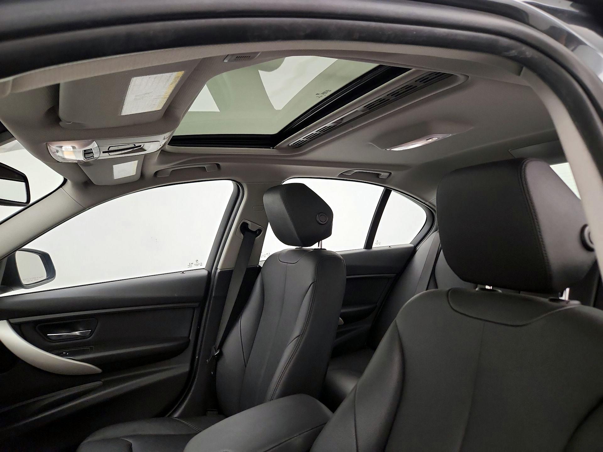 Thumbnail: 2018 BMW 3 Series - 20