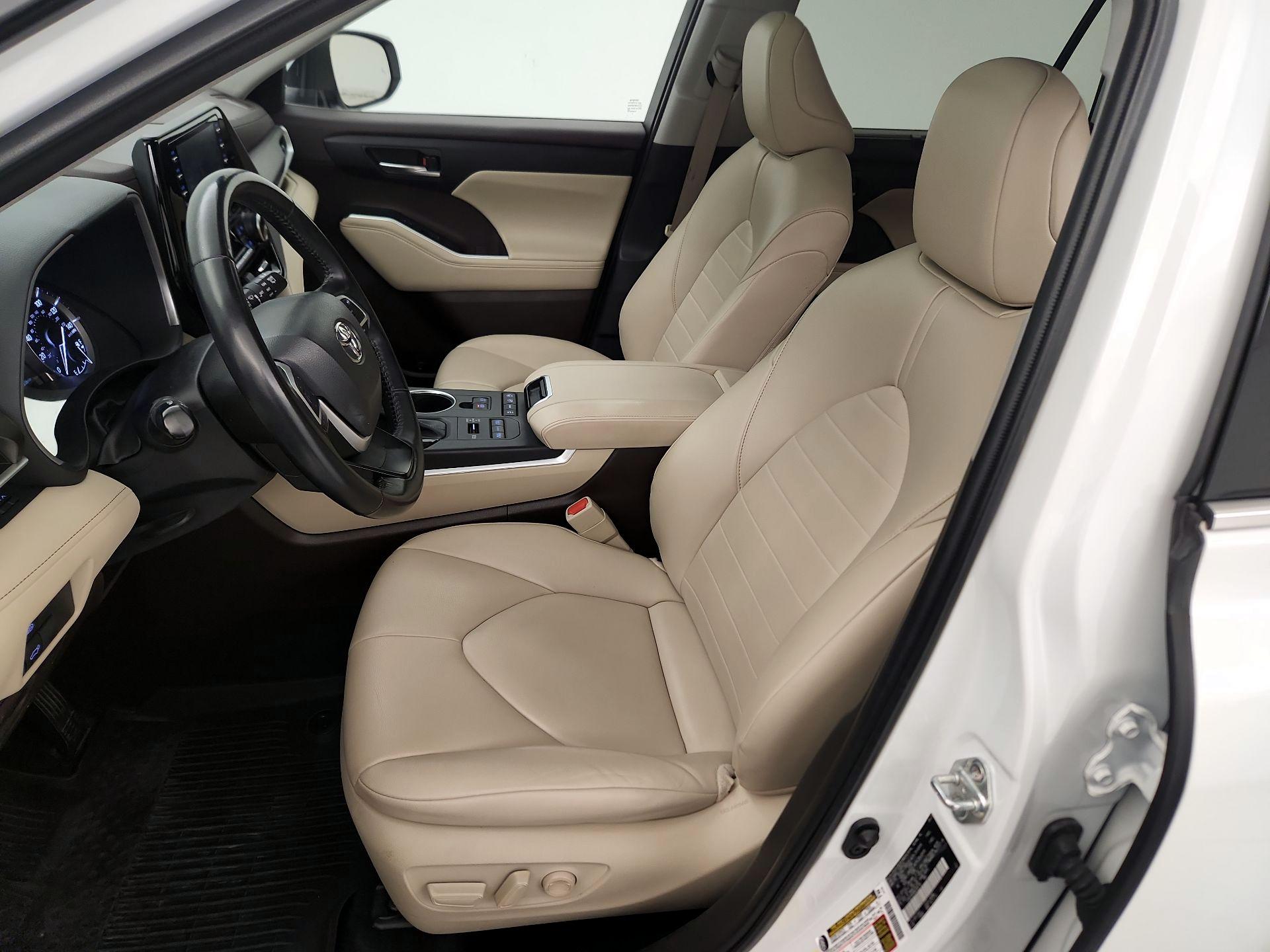 Thumbnail: 2022 Toyota Highlander - 11