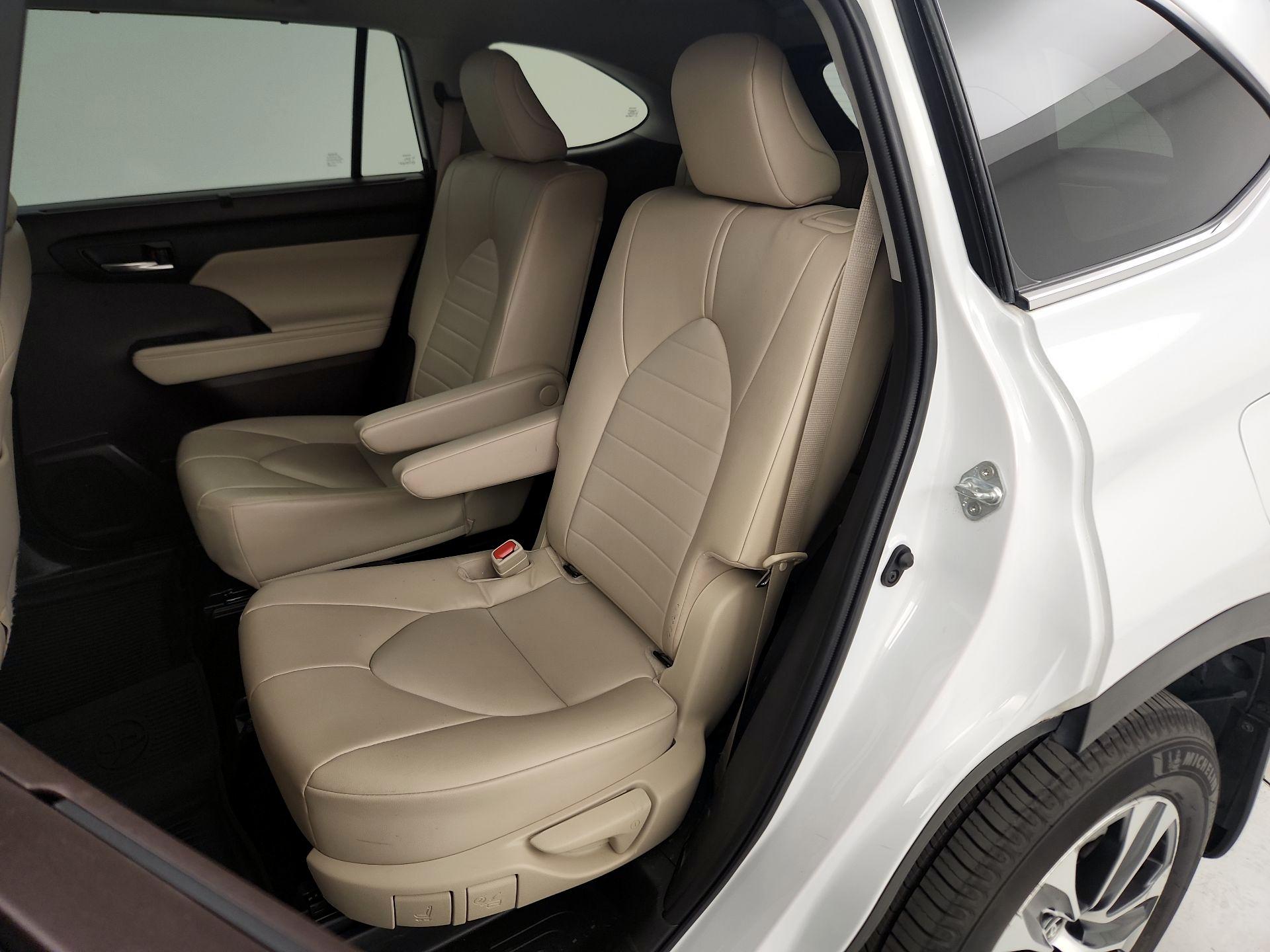 Thumbnail: 2022 Toyota Highlander - 20