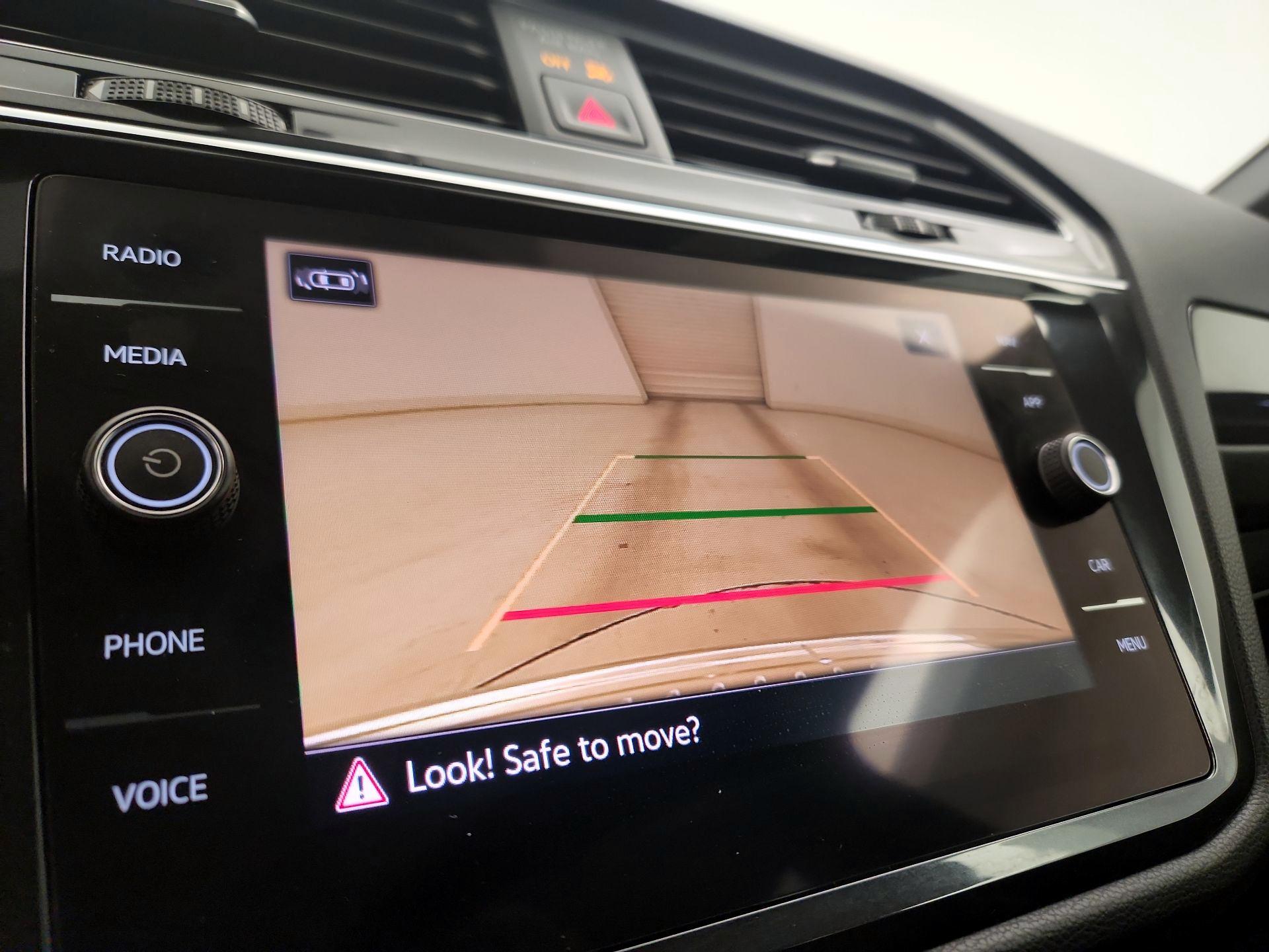 Thumbnail: 2021 Volkswagen Tiguan - 15