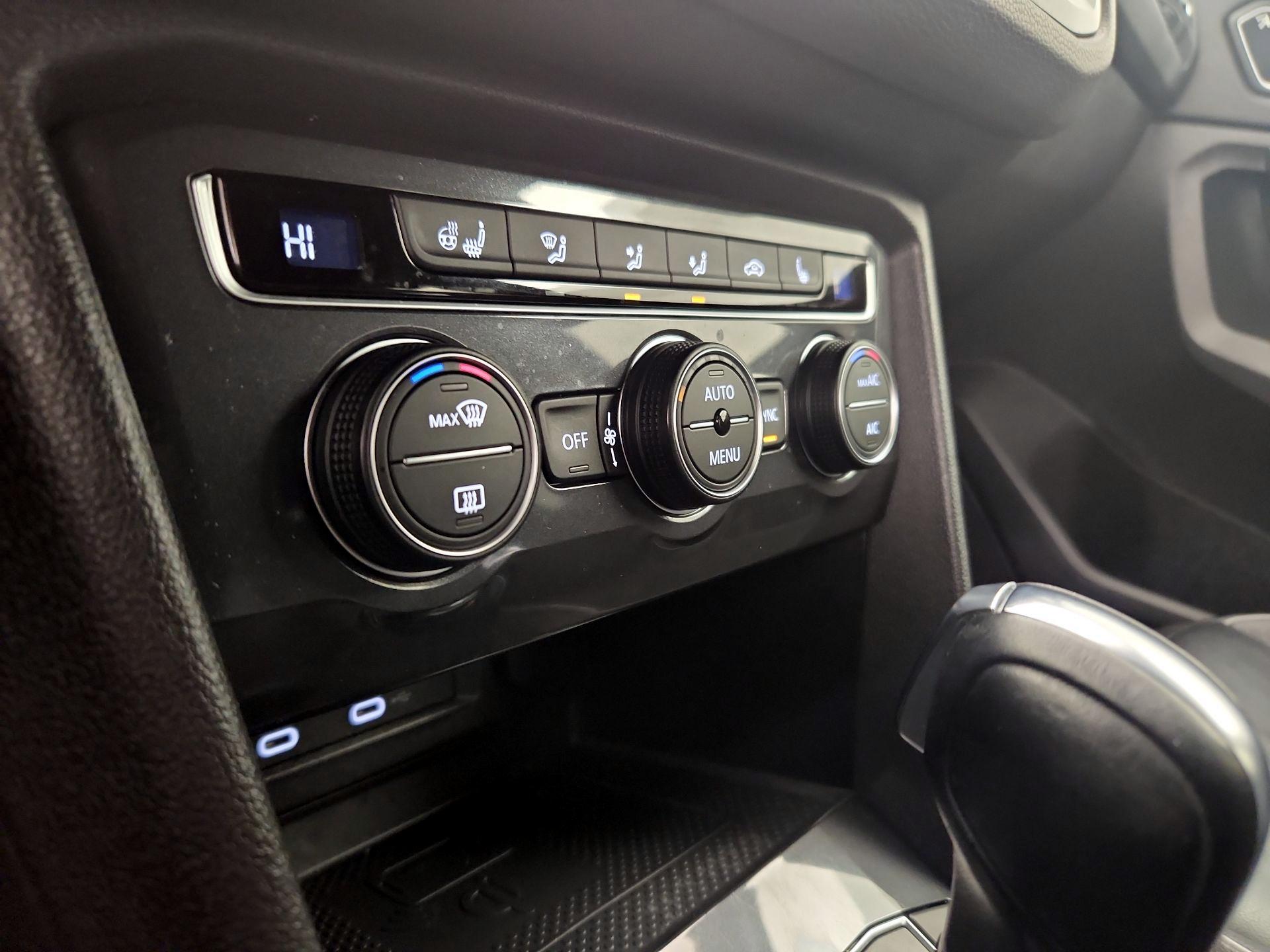 Thumbnail: 2021 Volkswagen Tiguan - 17