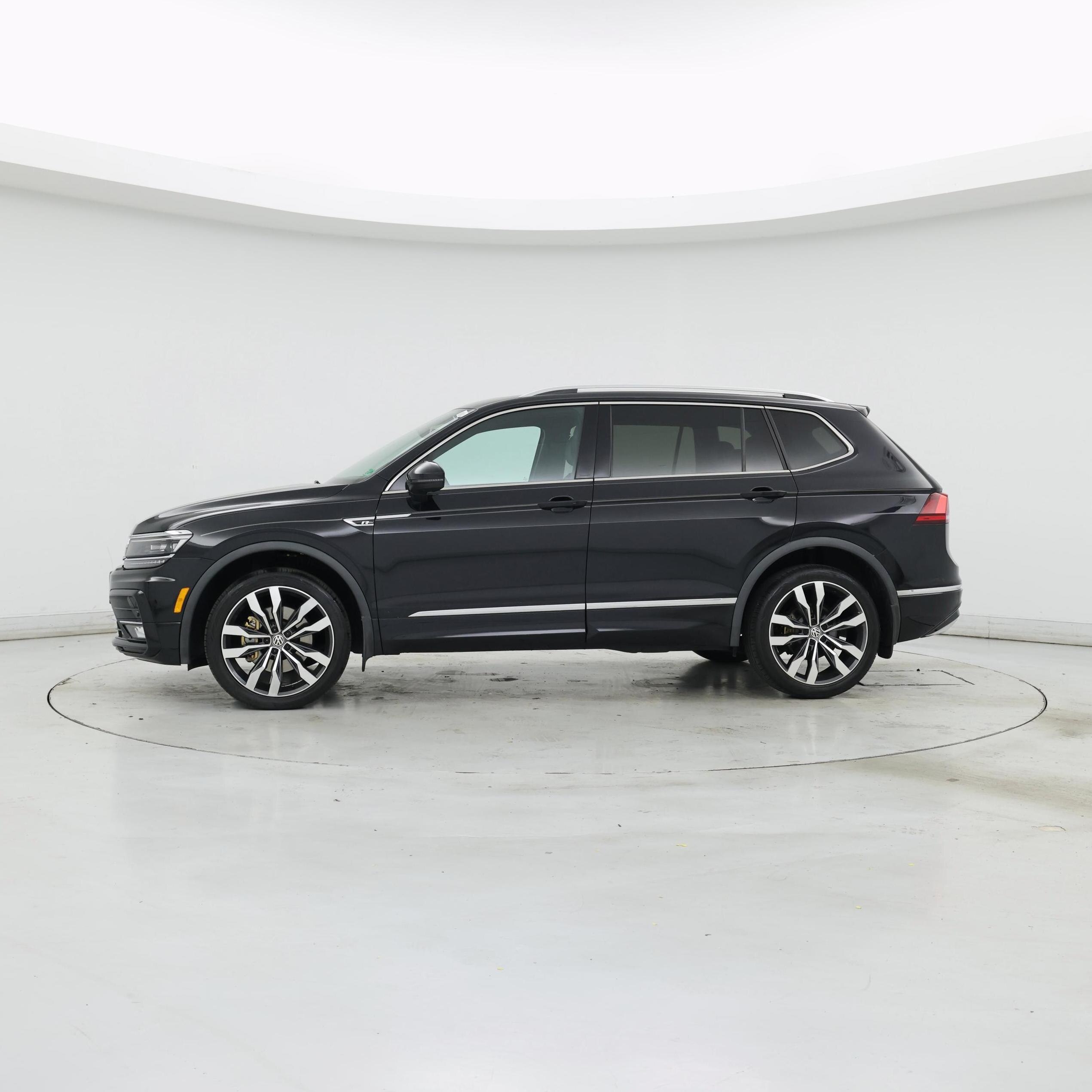Thumbnail: 2021 Volkswagen Tiguan - 3