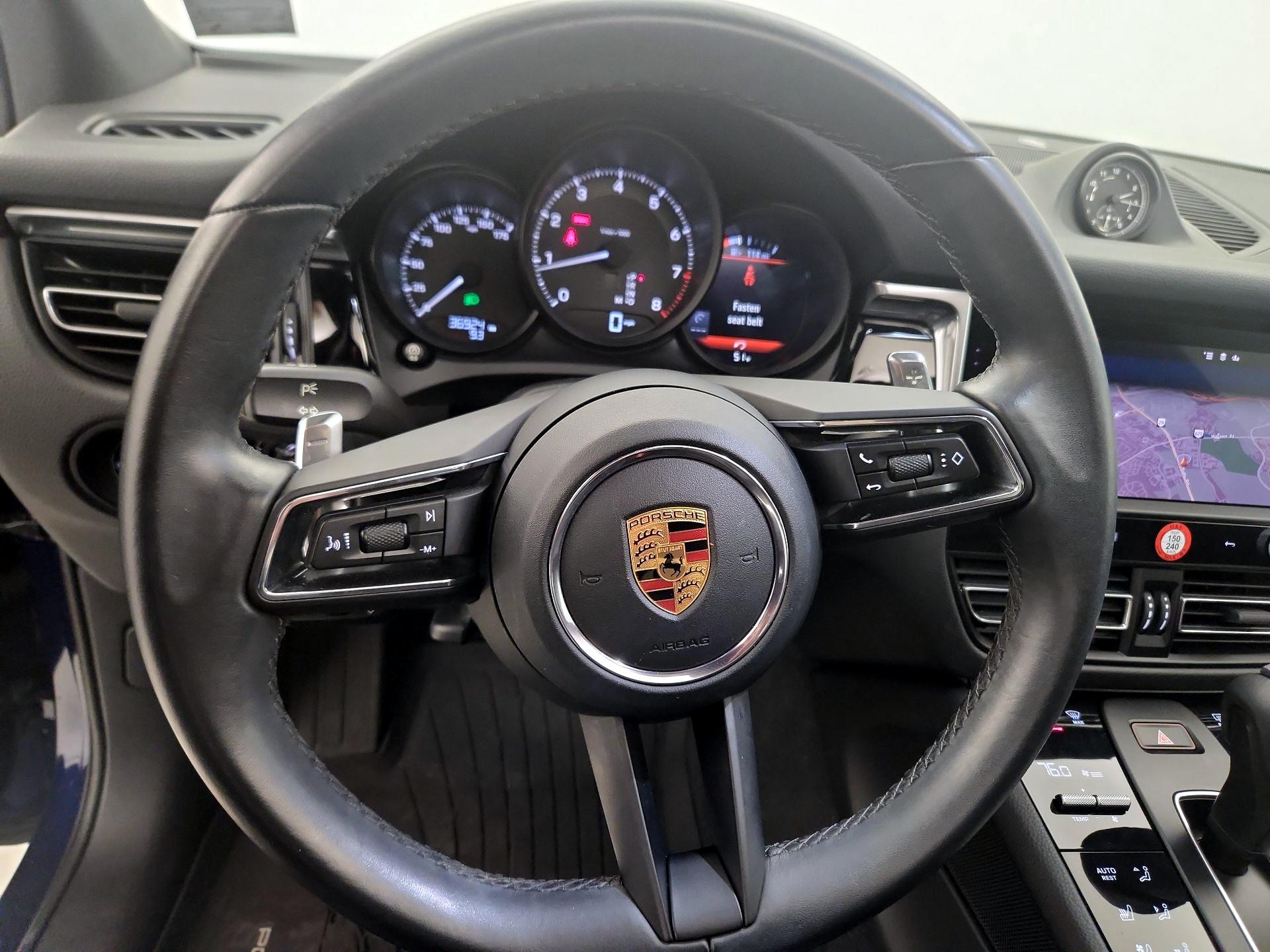 Thumbnail: 2023 Porsche Macan - 10