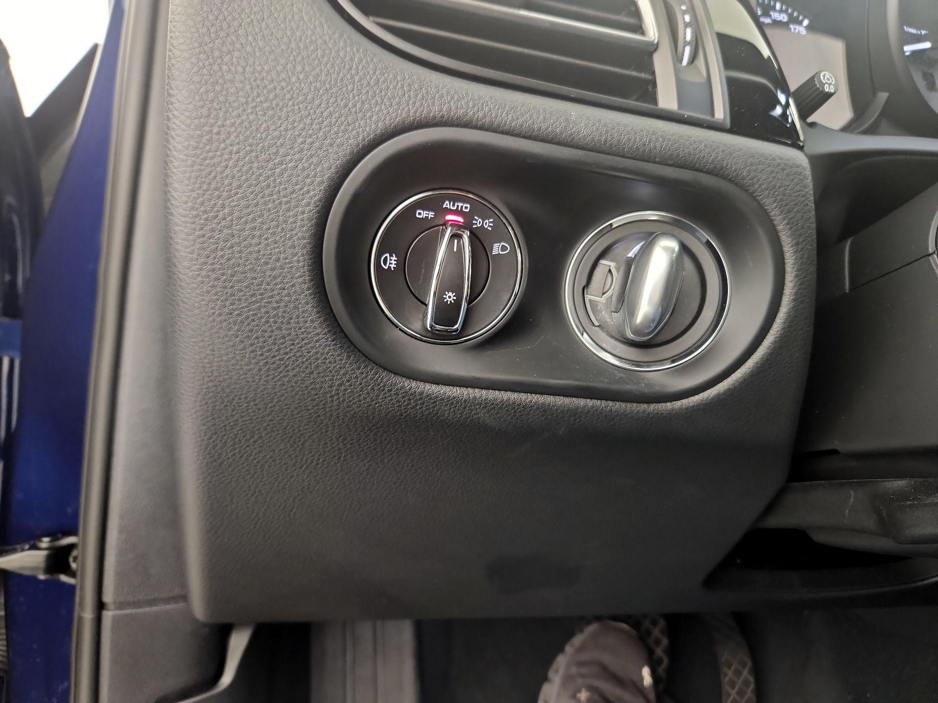 Thumbnail: 2023 Porsche Macan - 13