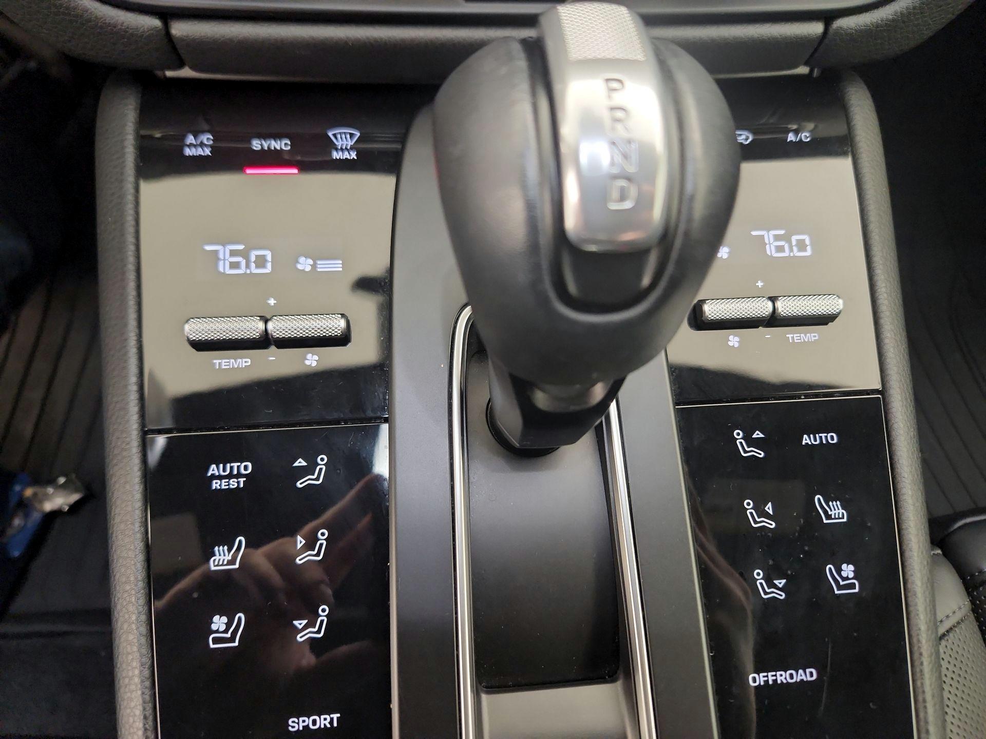 Thumbnail: 2023 Porsche Macan - 17