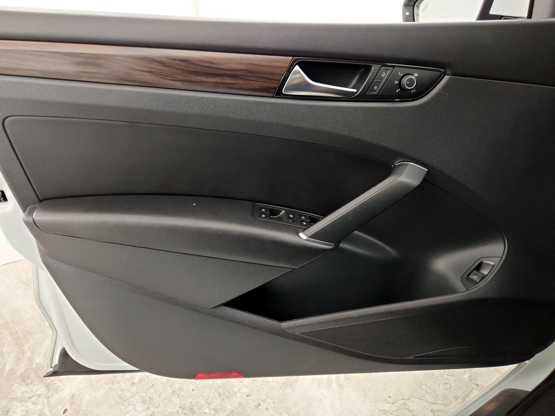 Thumbnail: 2020 Volkswagen Passat - 12