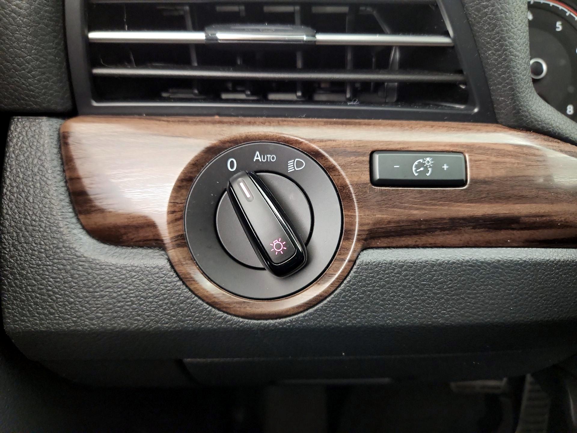 Thumbnail: 2020 Volkswagen Passat - 13