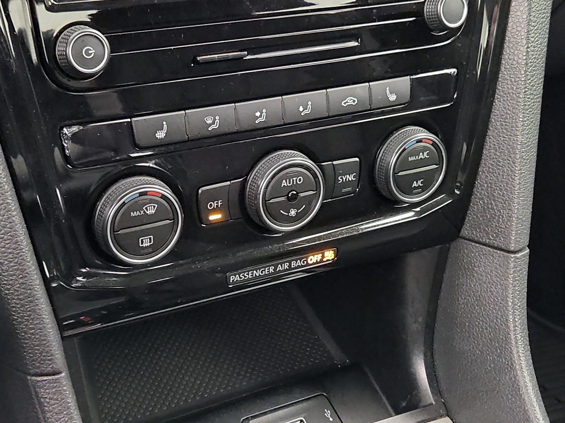 Thumbnail: 2020 Volkswagen Passat - 17