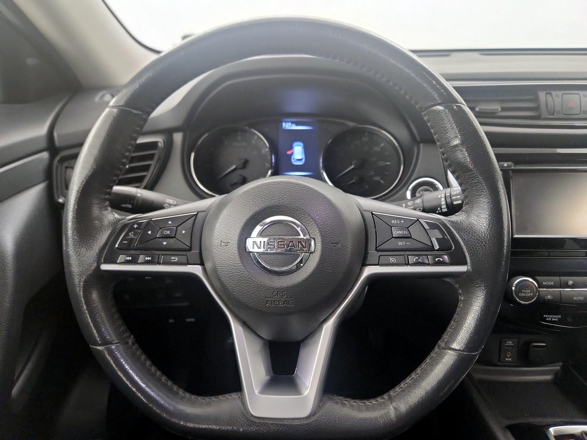 Thumbnail: 2017 Nissan Rogue - 10