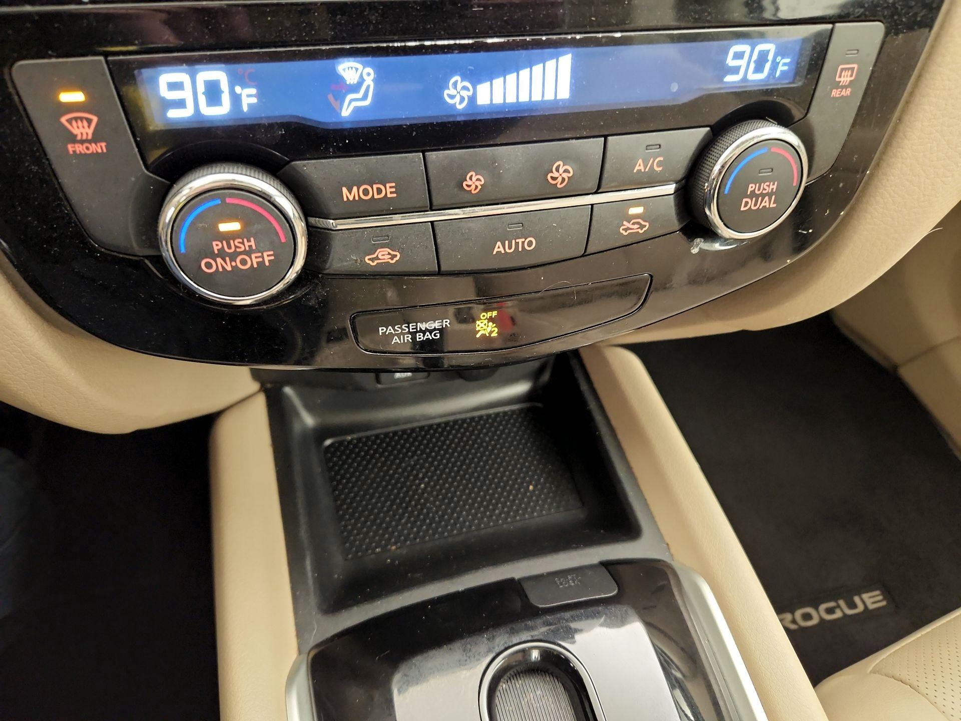 Thumbnail: 2015 Nissan Rogue - 17