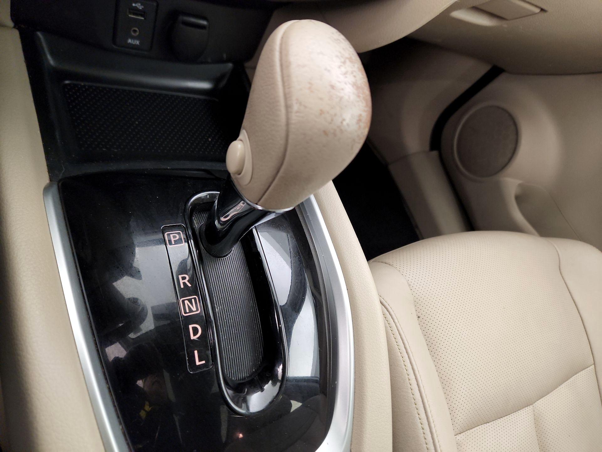 Thumbnail: 2015 Nissan Rogue - 18