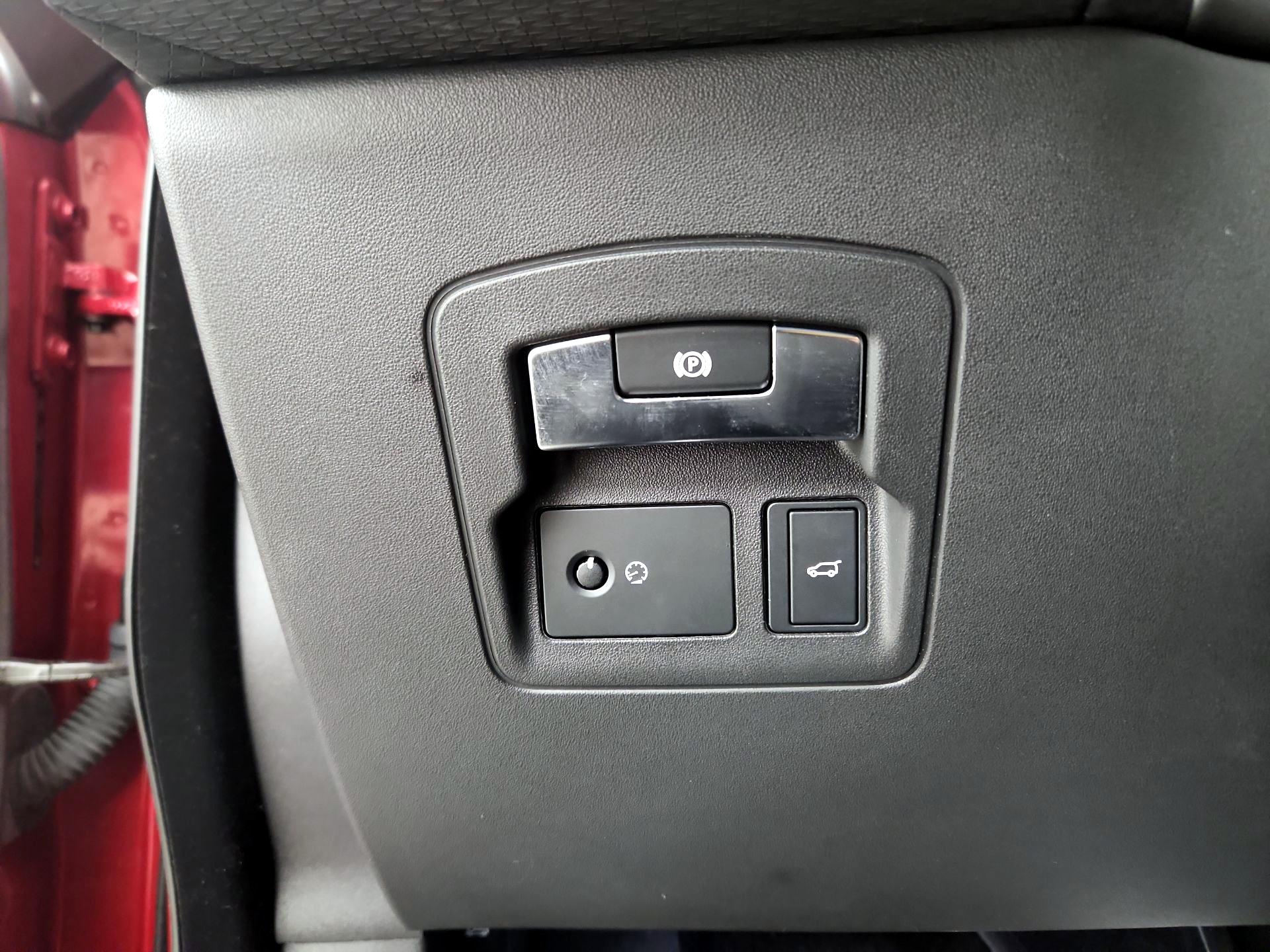 Thumbnail: 2018 Land Rover Range Rover Velar - 13