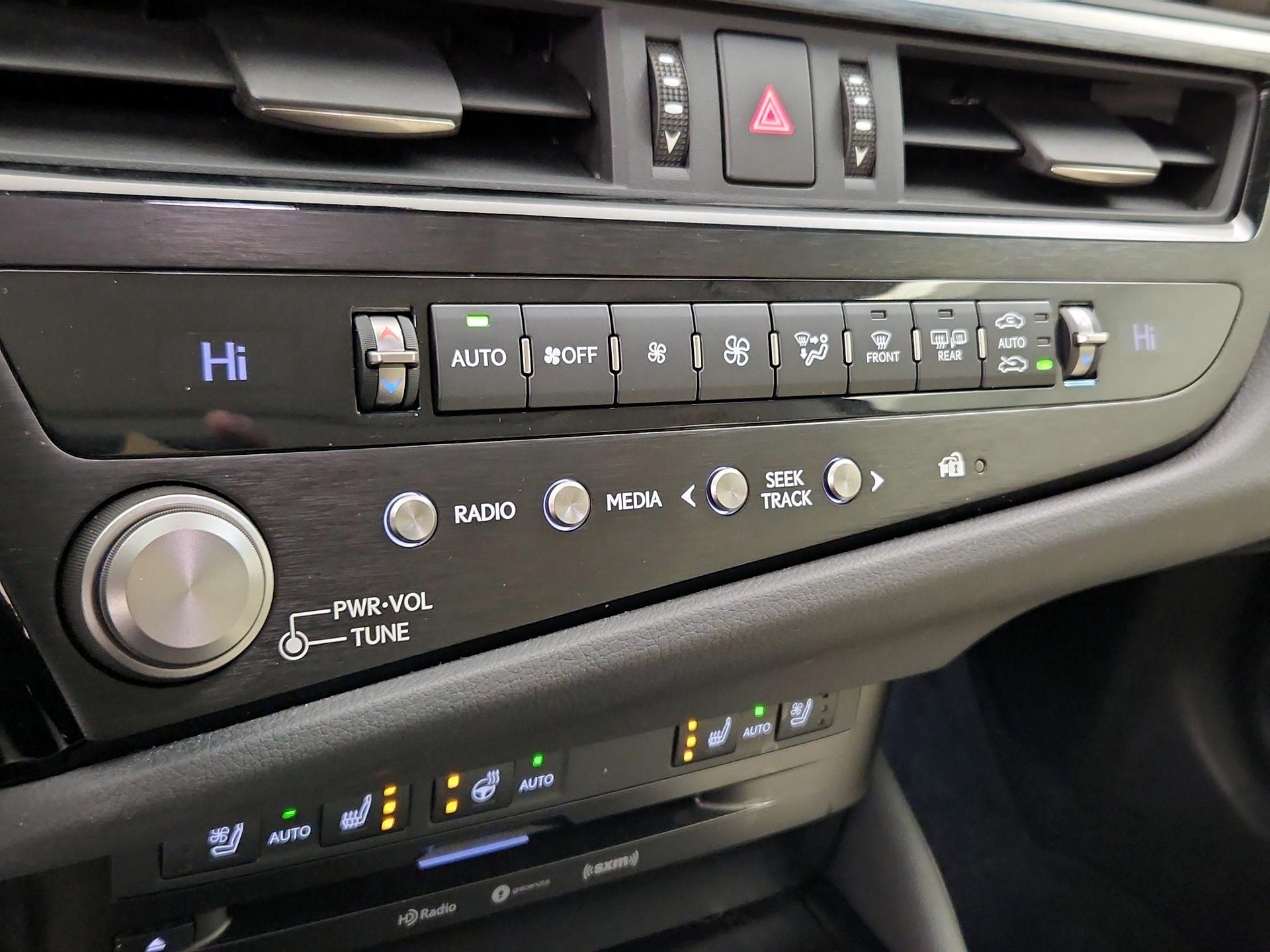 Thumbnail: 2022 Lexus ES - 16