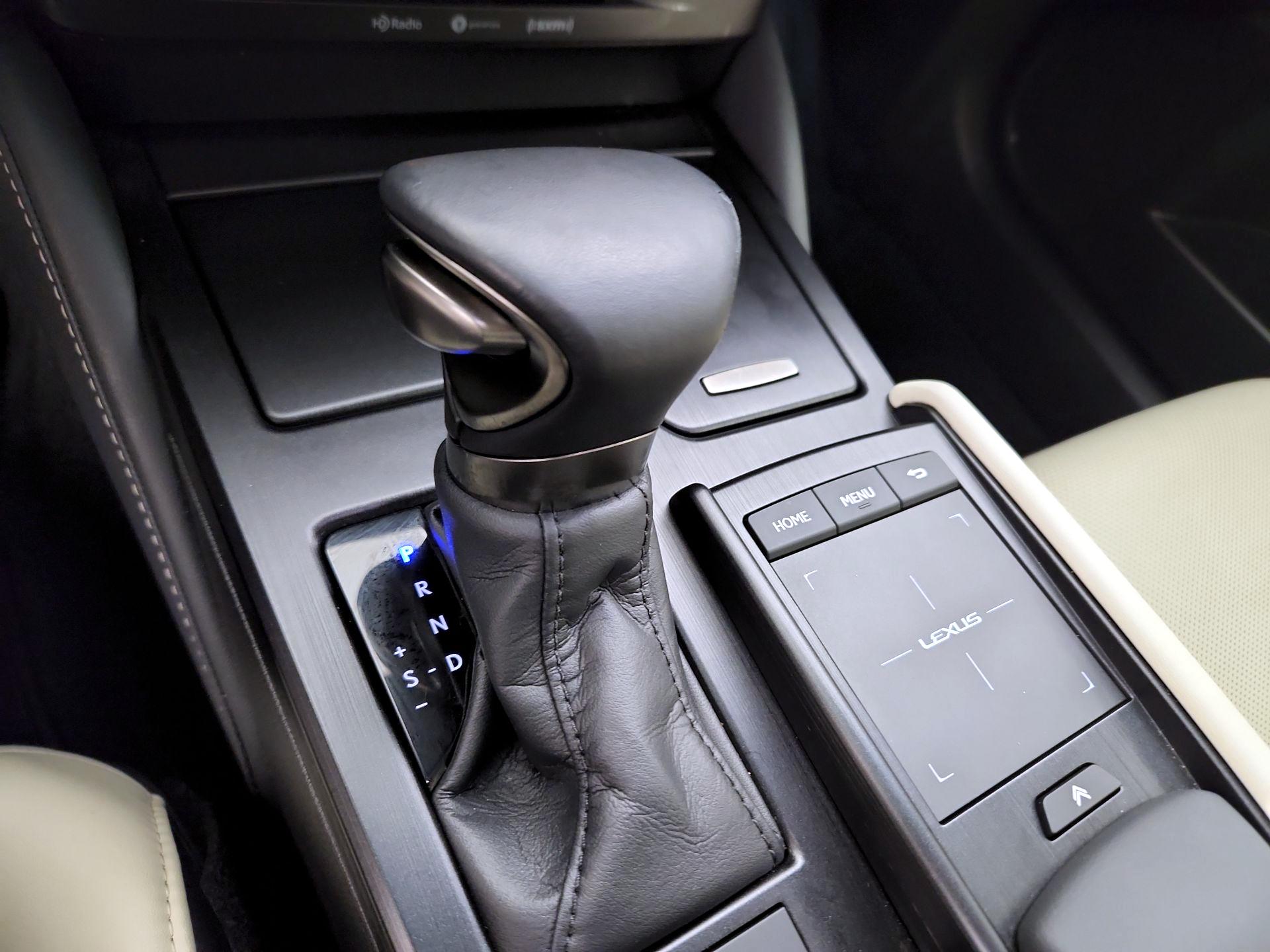 Thumbnail: 2022 Lexus ES - 17